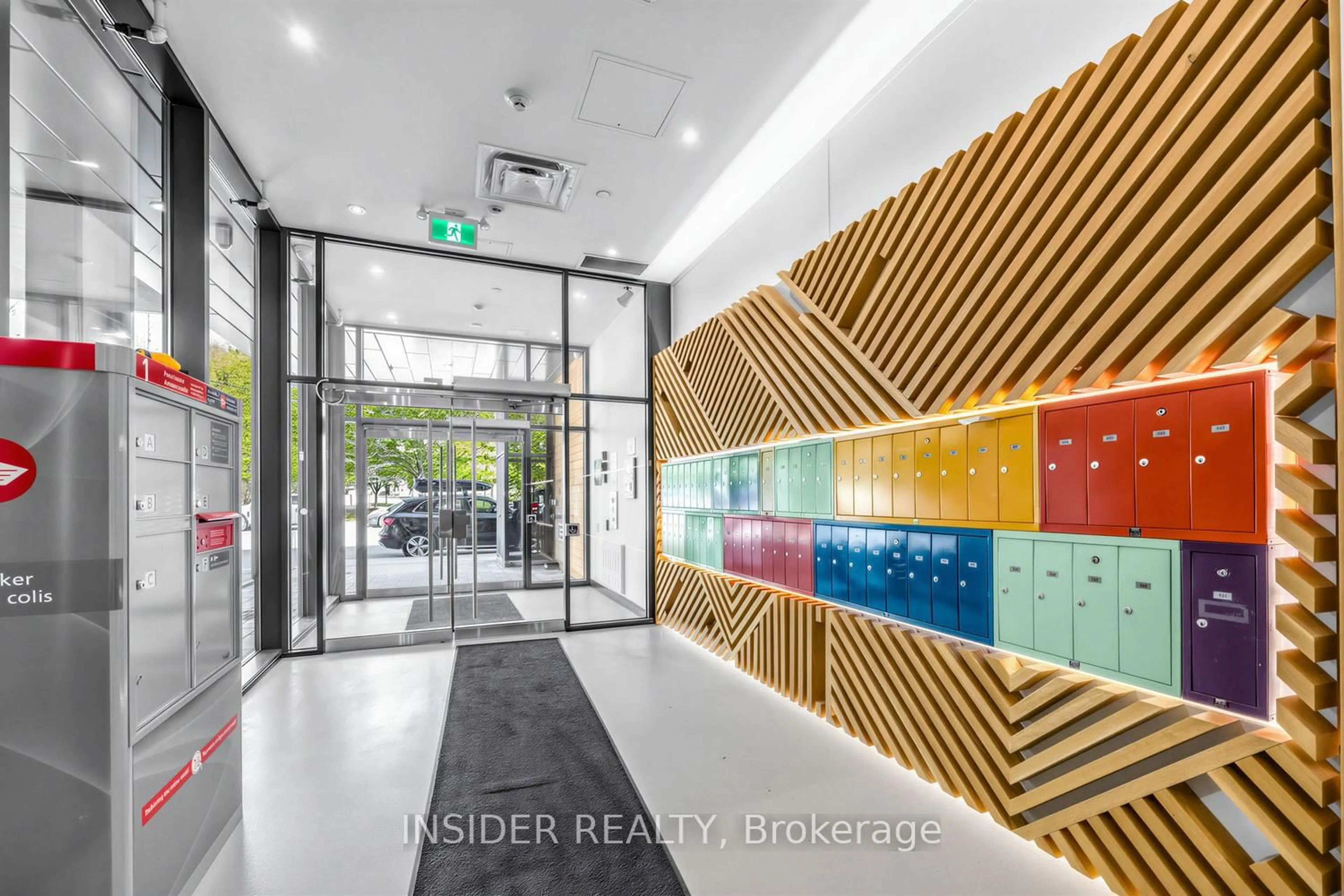 Indoor foyer for 35 Wabash Ave #303, Toronto Ontario M6R 1N1