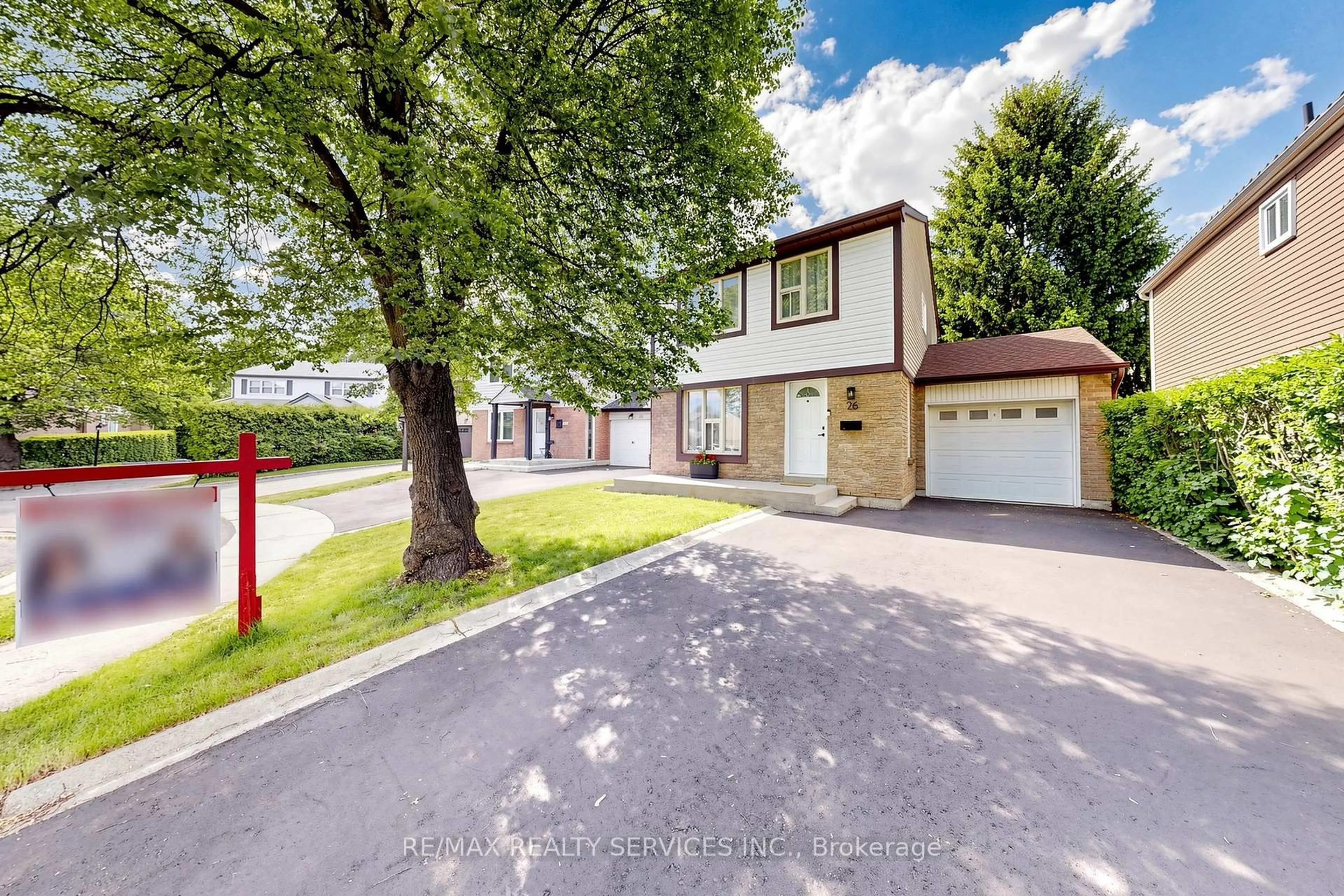A pic from outside/outdoor area/front of a property/back of a property/a pic from drone, street for 26 Mayfair Cres, Brampton Ontario L6S 3N4