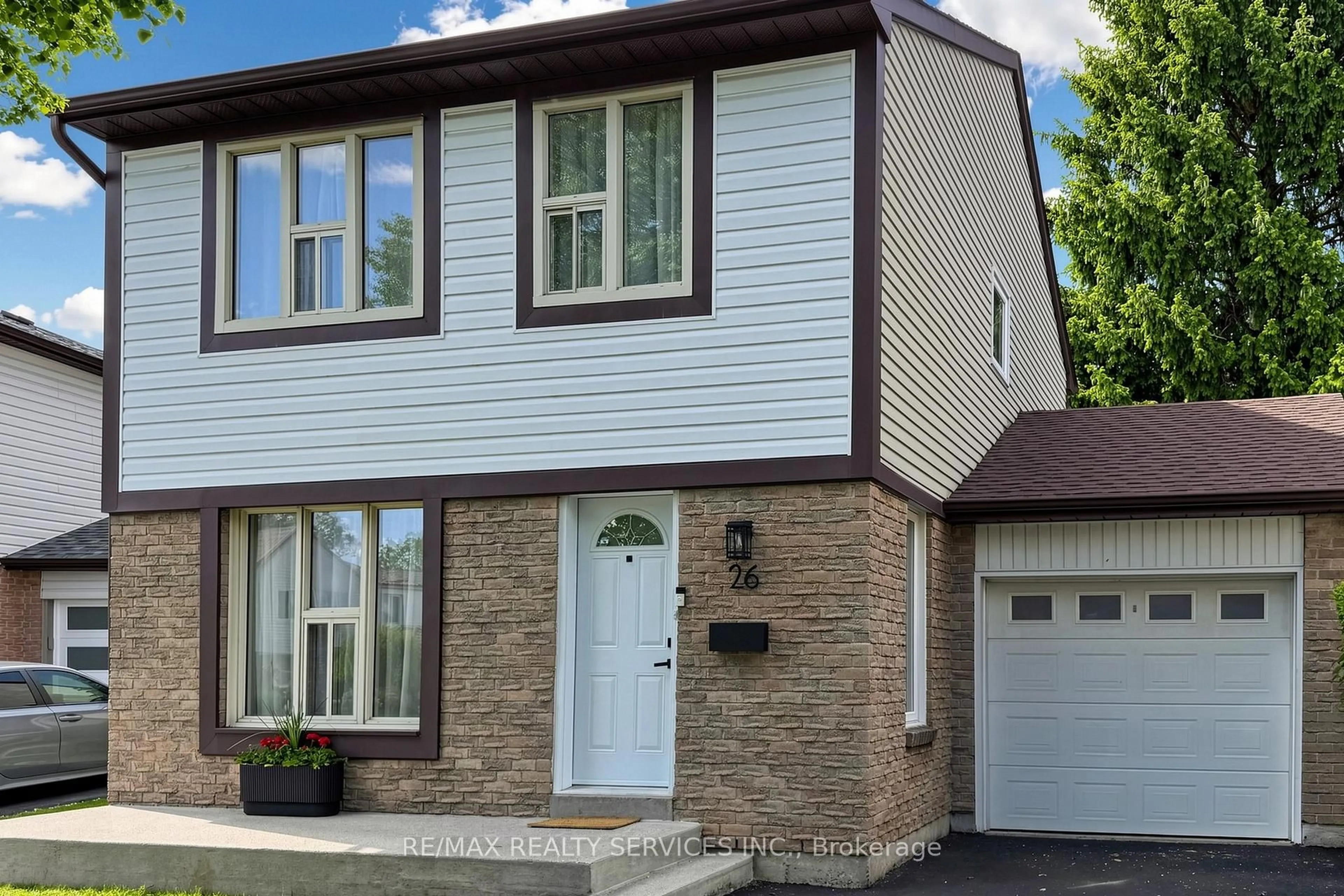 Home with vinyl exterior material, street for 26 Mayfair Cres, Brampton Ontario L6S 3N4
