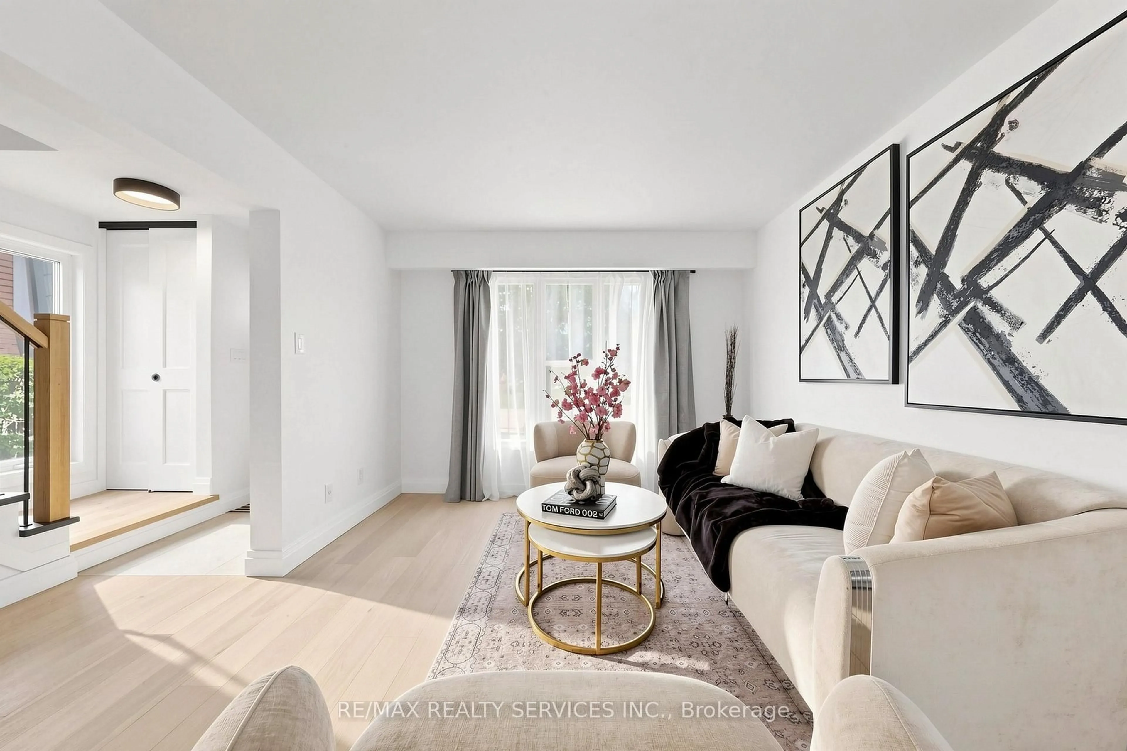 Living room with furniture, unknown for 26 Mayfair Cres, Brampton Ontario L6S 3N4