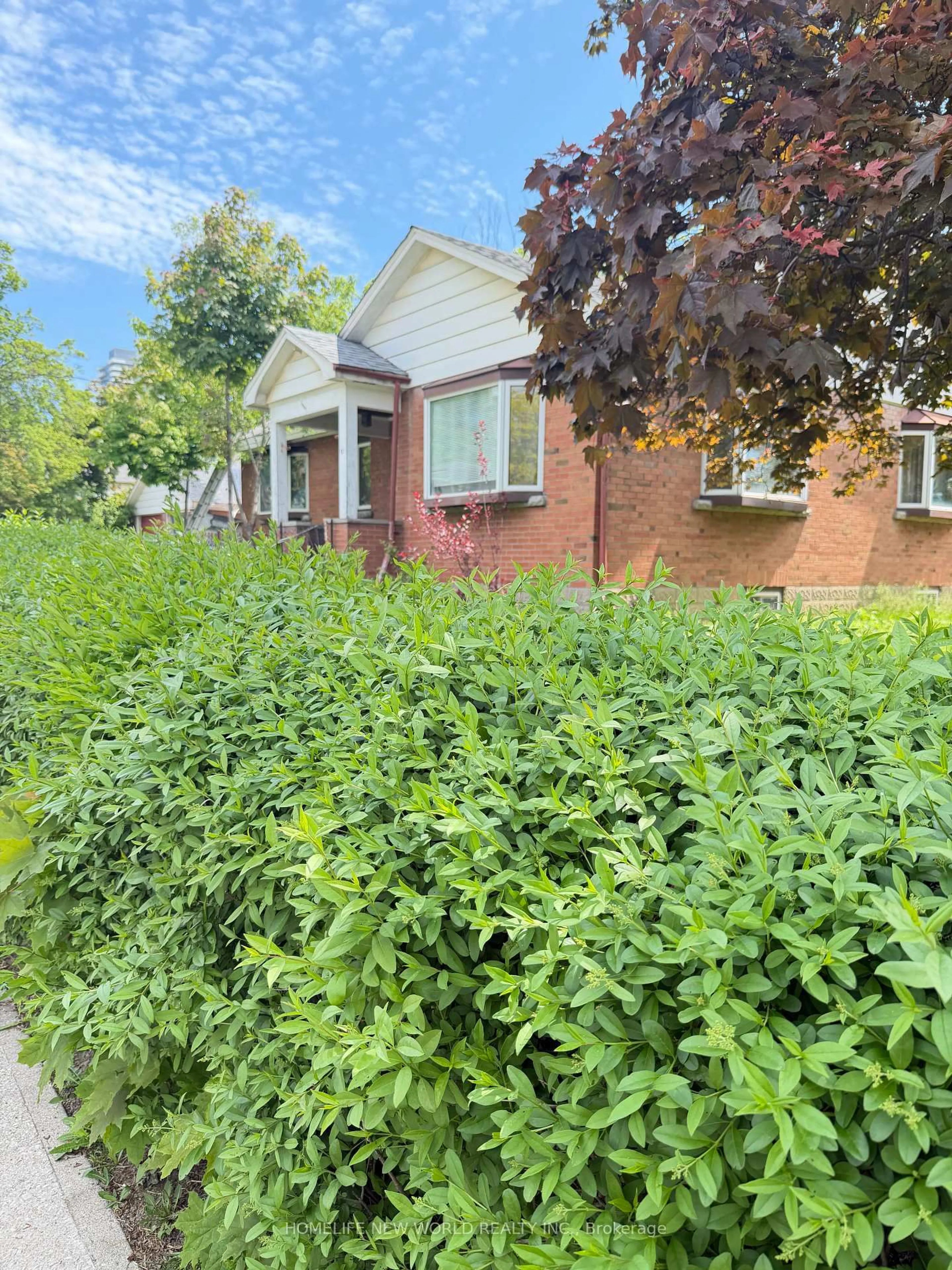 A pic from outside/outdoor area/front of a property/back of a property/a pic from drone, street for 16 Centre St, Brampton Ontario L6V 1S7