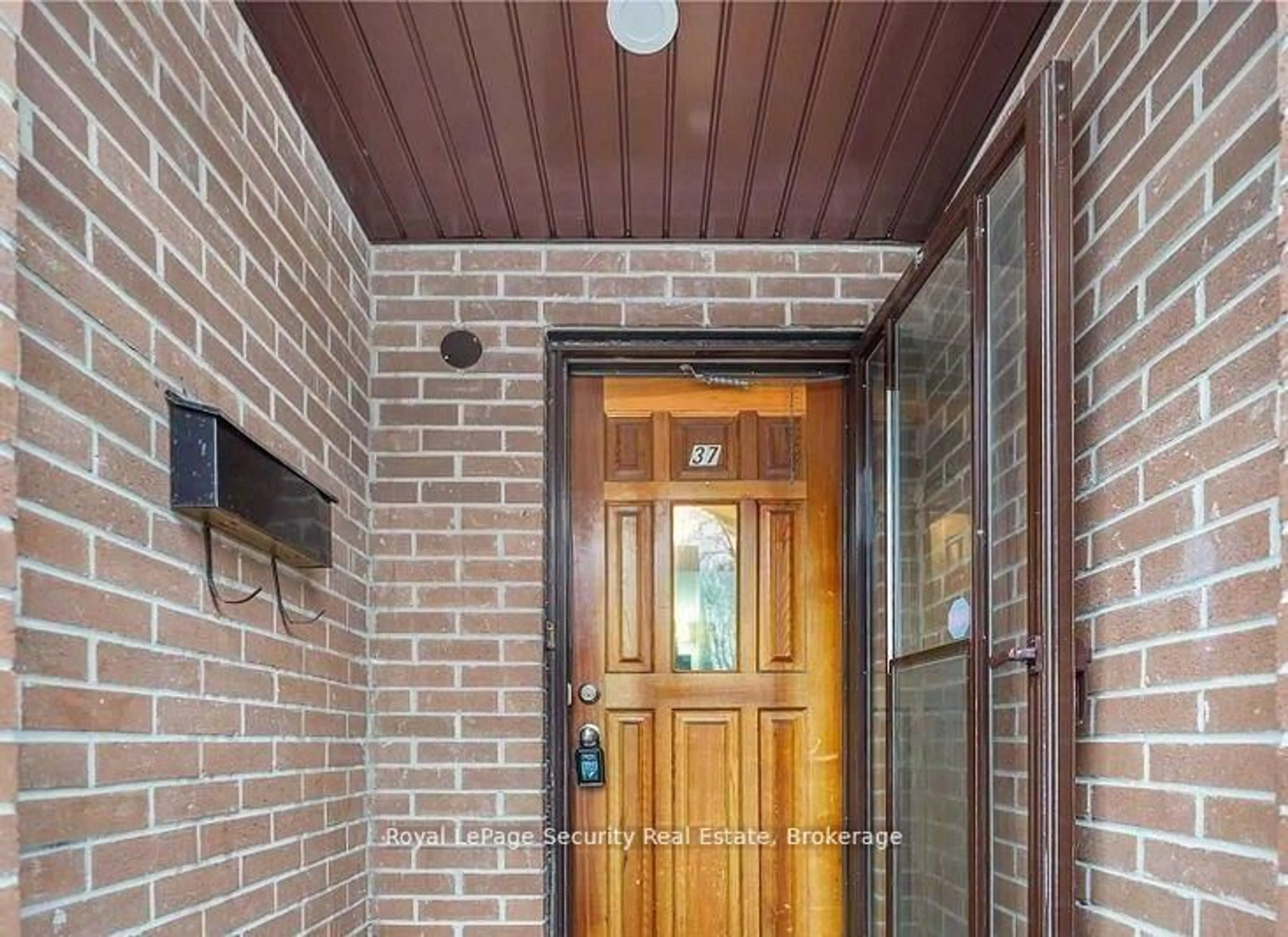 Home with brick exterior material, street for 37 Darras Crt #124, Brampton Ontario L6T 1W7