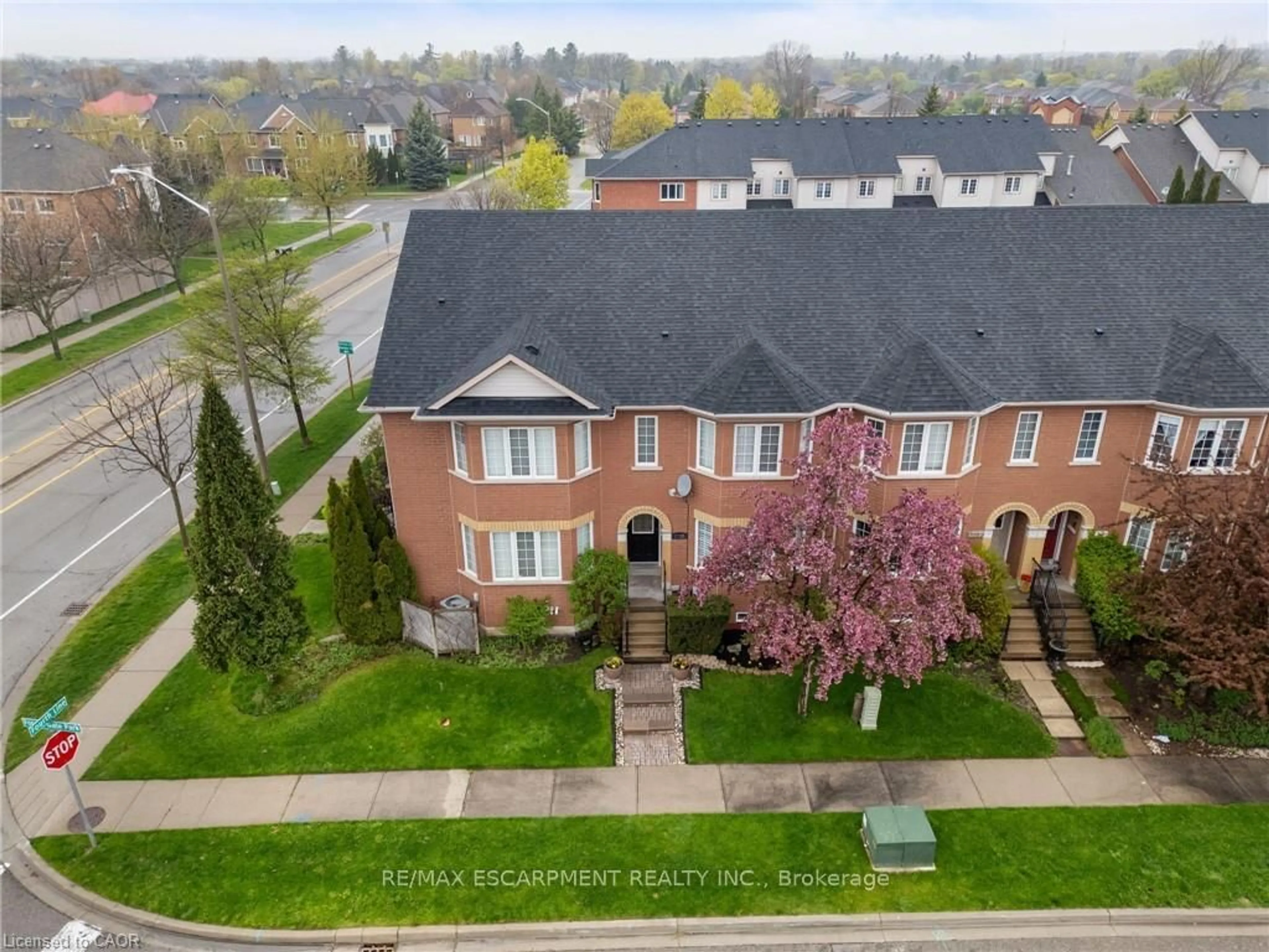 A pic from outside/outdoor area/front of a property/back of a property/a pic from drone, city buildings view from balcony for 2130 Forest Gate Park, Oakville Ontario L6M 4B4