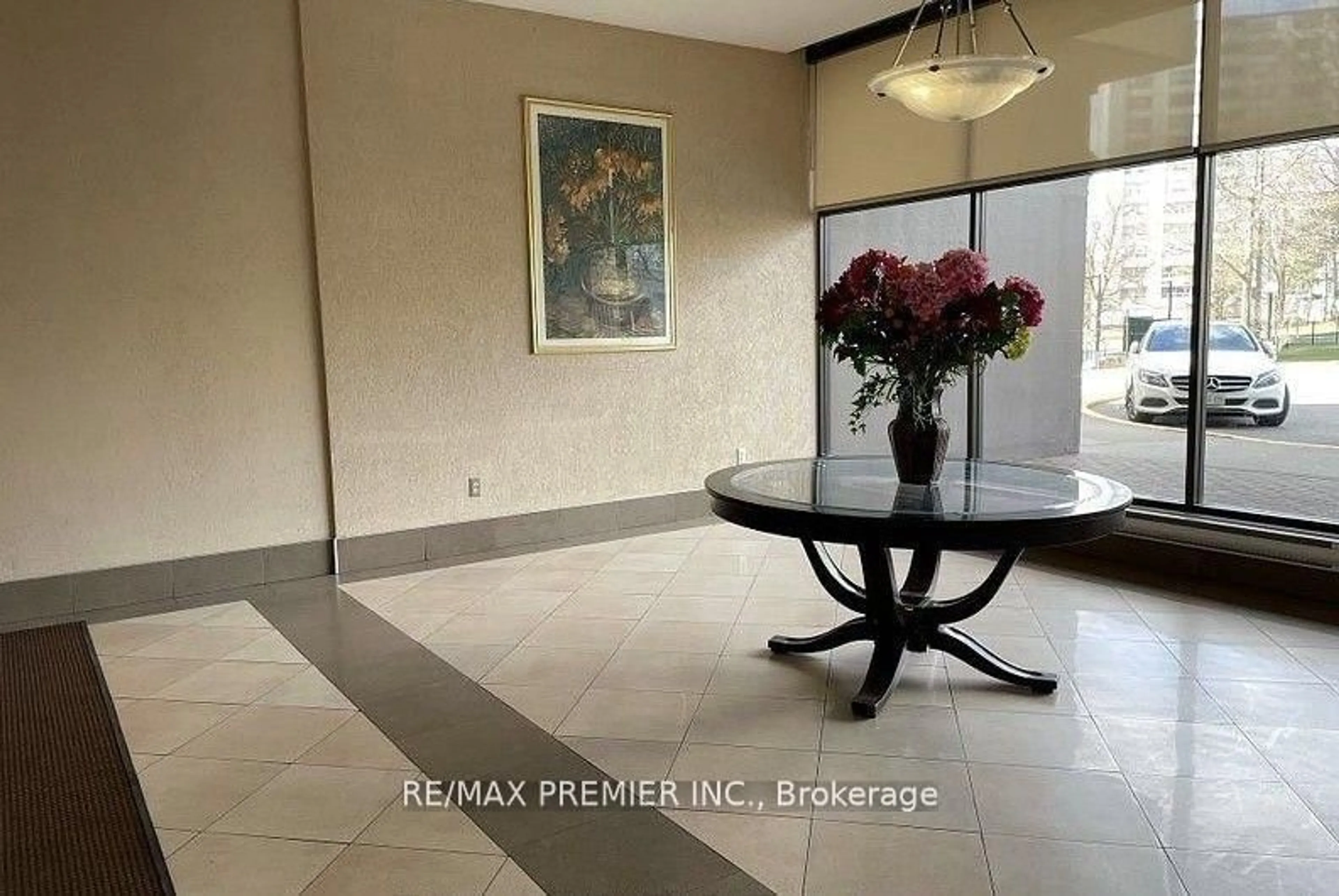 Indoor foyer for 1455 Lawrence Ave #2004, Toronto Ontario M6L 1B1