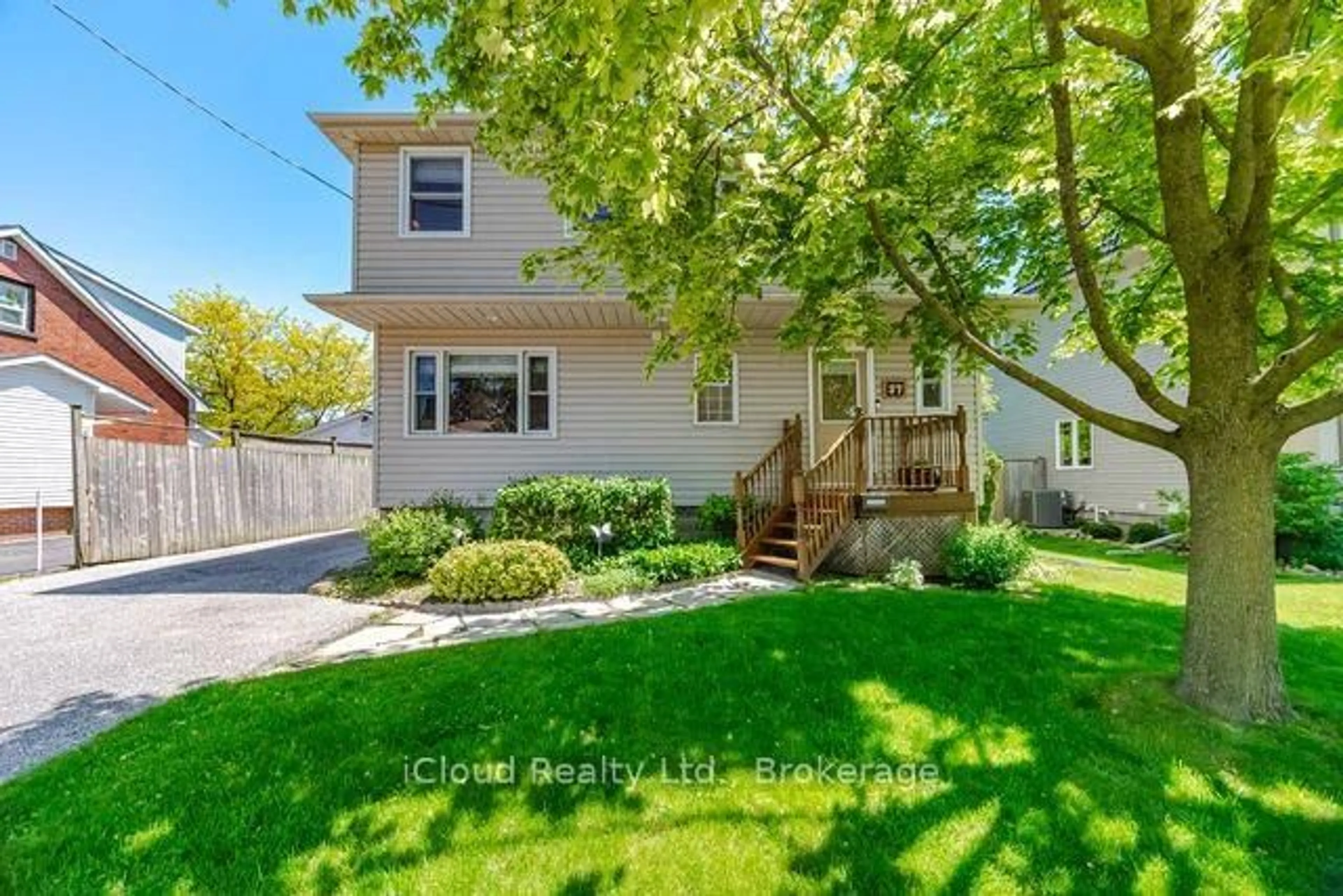 Home with vinyl exterior material, street for 37 Archibald St, Brampton Ontario L6X 1M2