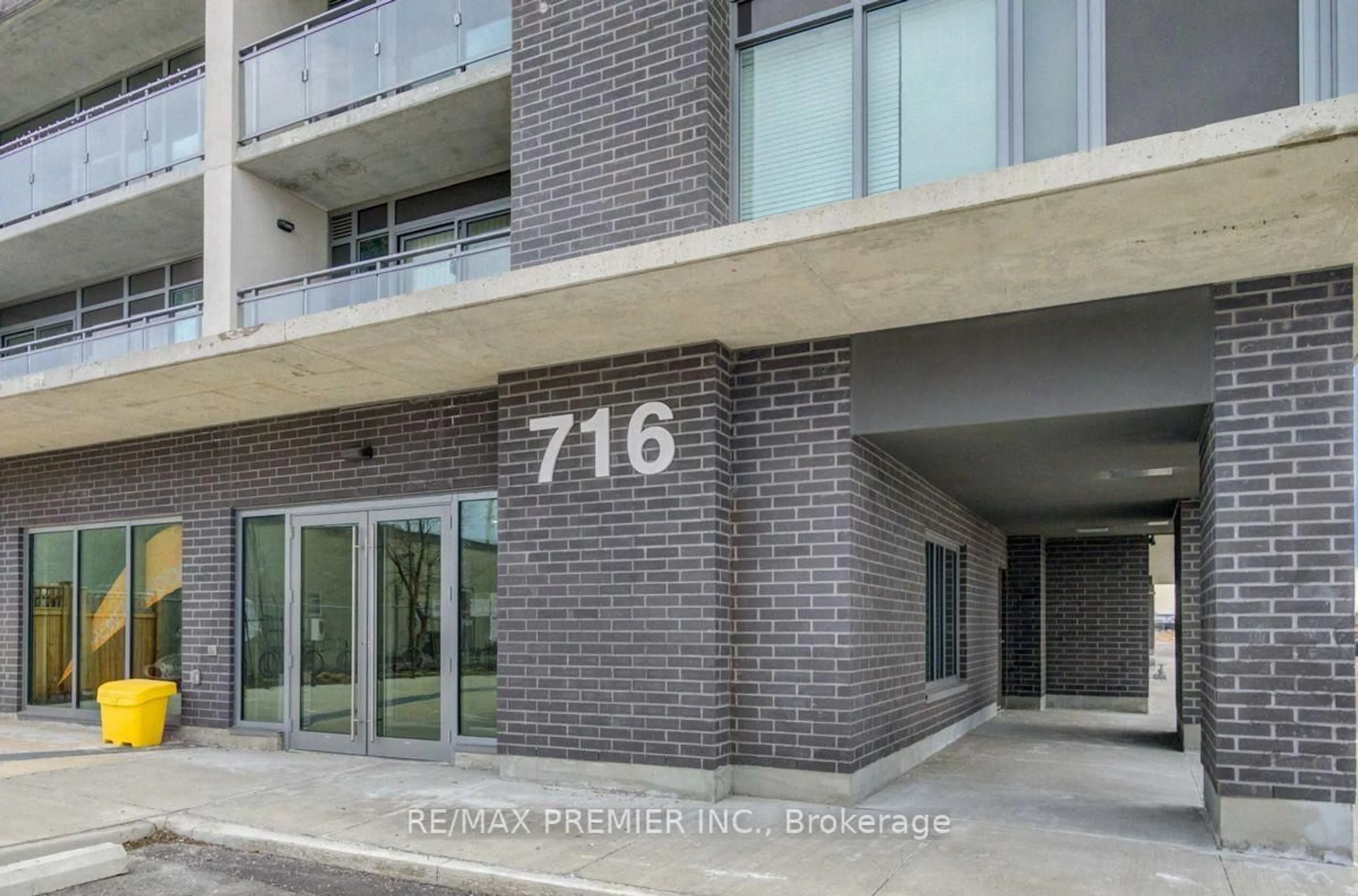 Indoor foyer for 716 Main St #905, Milton Ontario L9T 3P6
