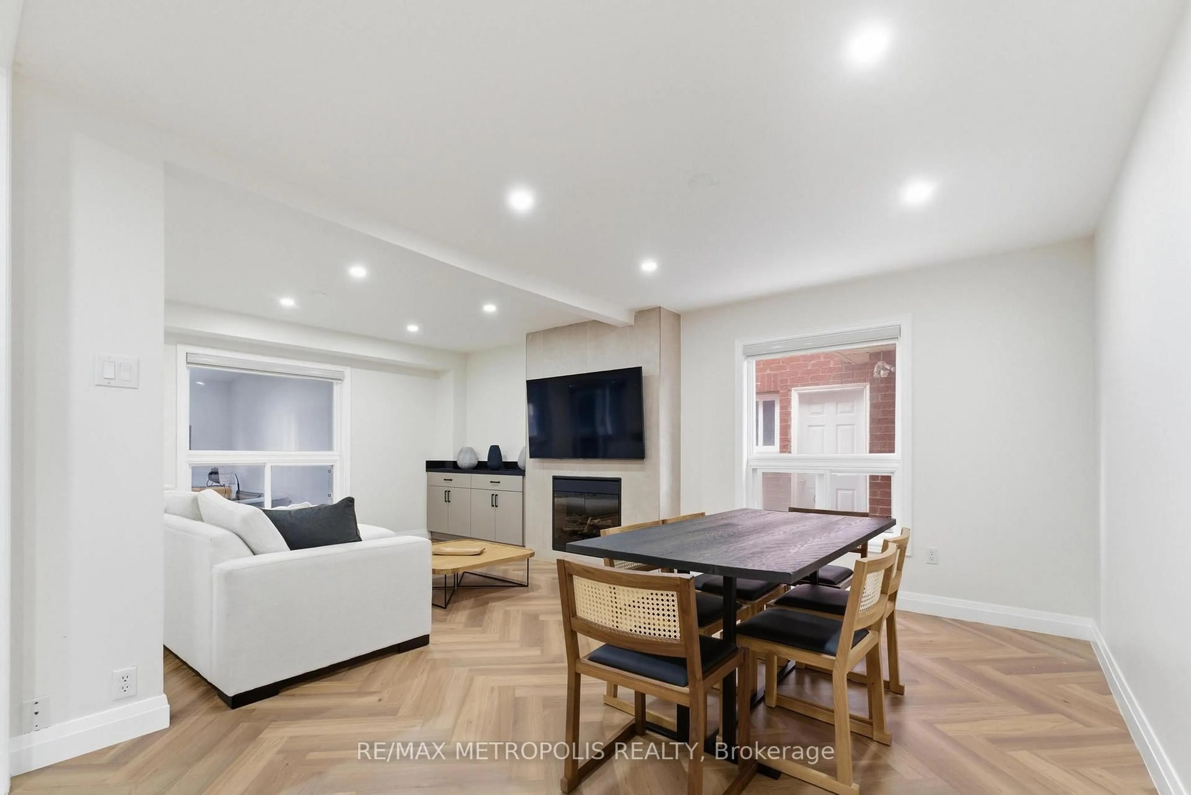 Living room with furniture, wood/laminate floor for 9 Tan Lane, Brampton Ontario L6P 0Z9