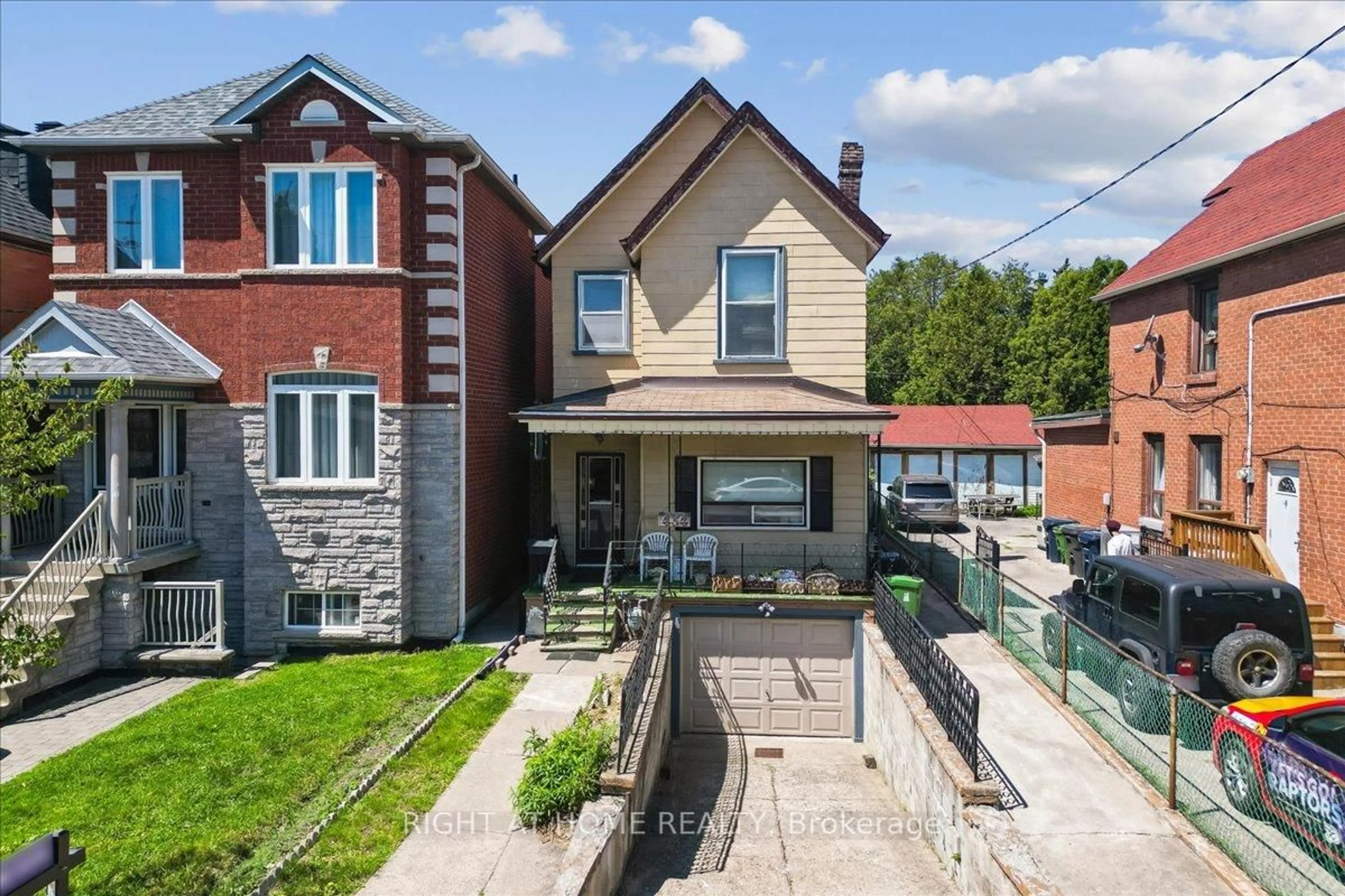 A pic from outside/outdoor area/front of a property/back of a property/a pic from drone, street for 434 Margueretta St, Toronto Ontario M6H 3S5