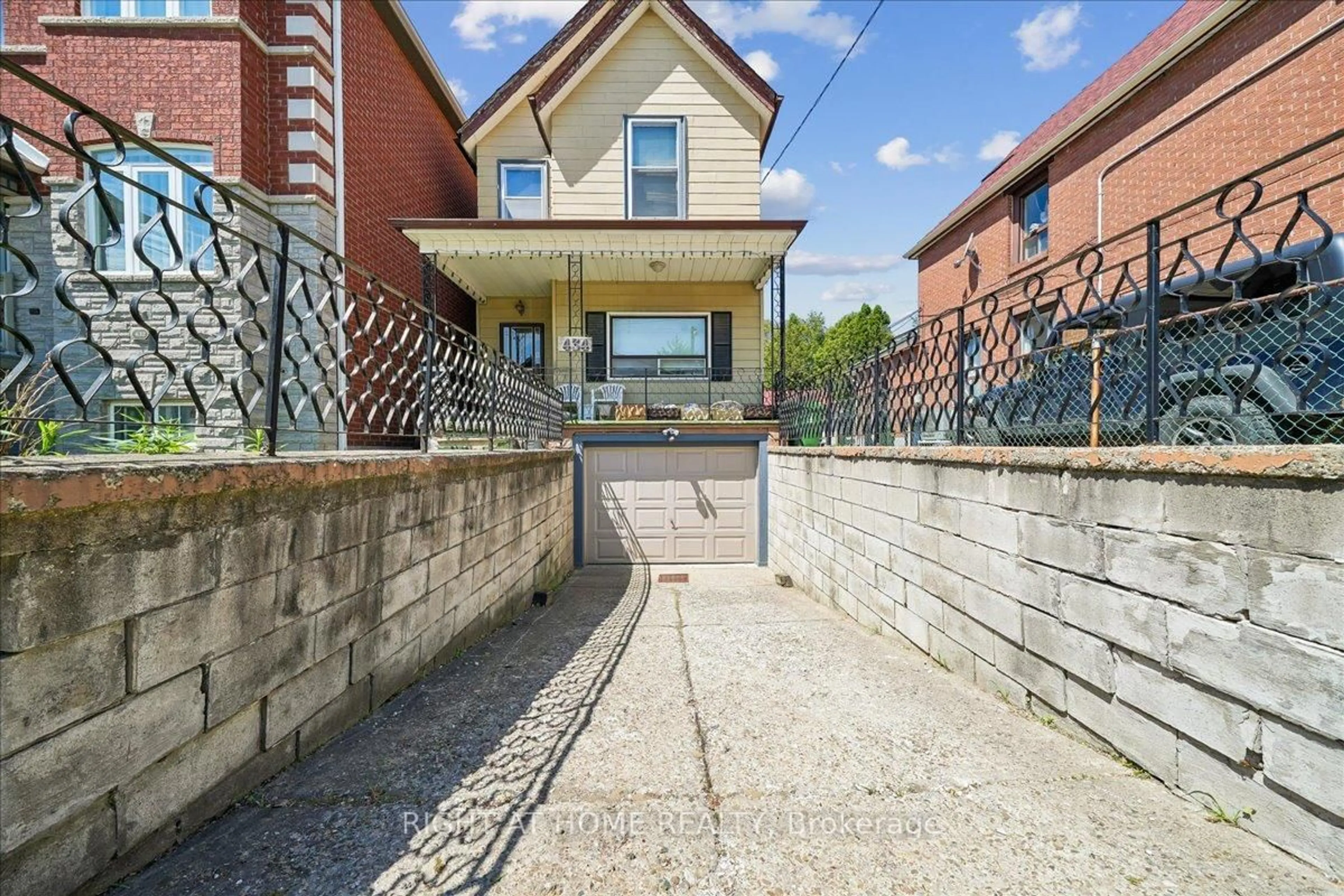 Patio, street for 434 Margueretta St, Toronto Ontario M6H 3S5