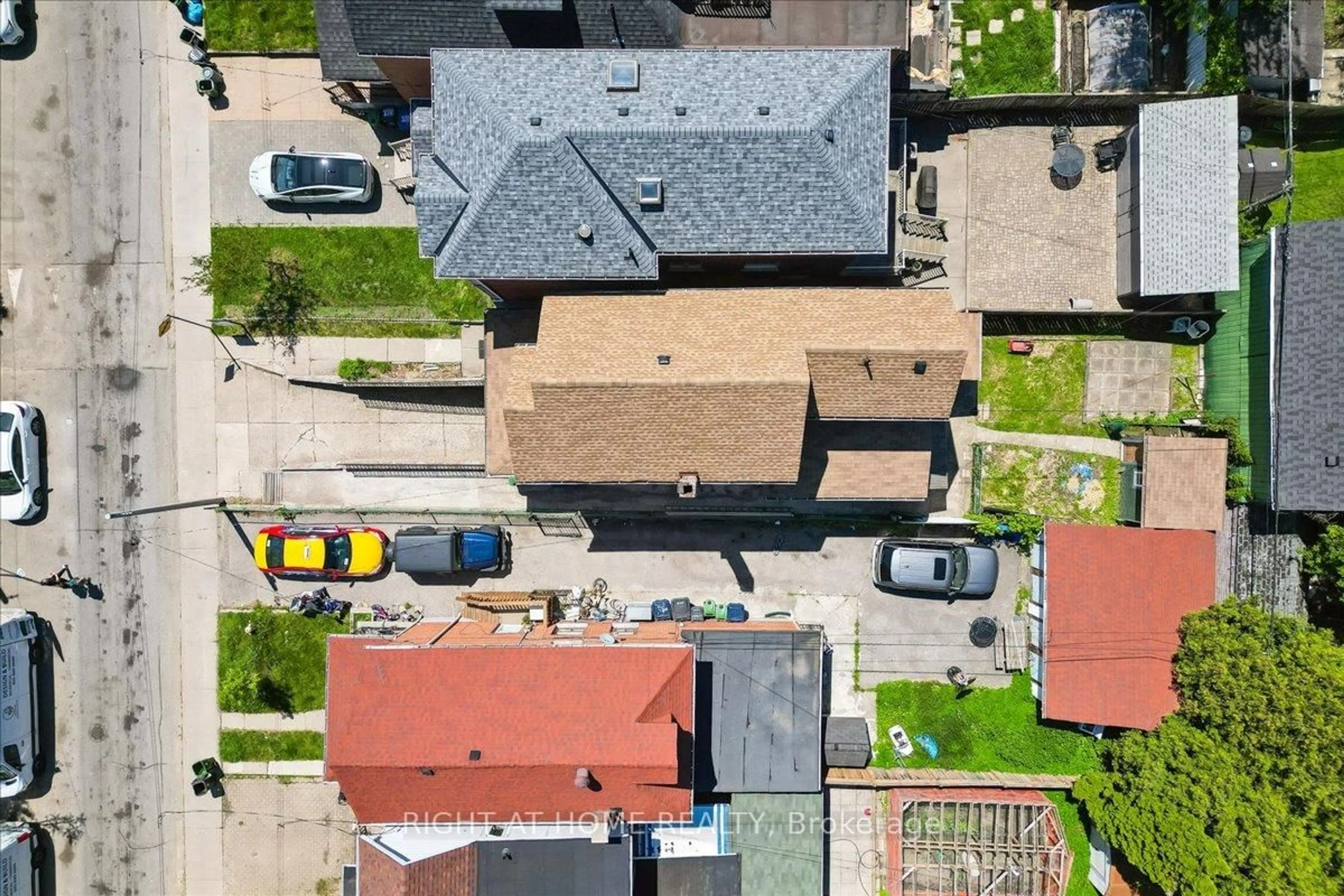 A pic from outside/outdoor area/front of a property/back of a property/a pic from drone, street for 434 Margueretta St, Toronto Ontario M6H 3S5
