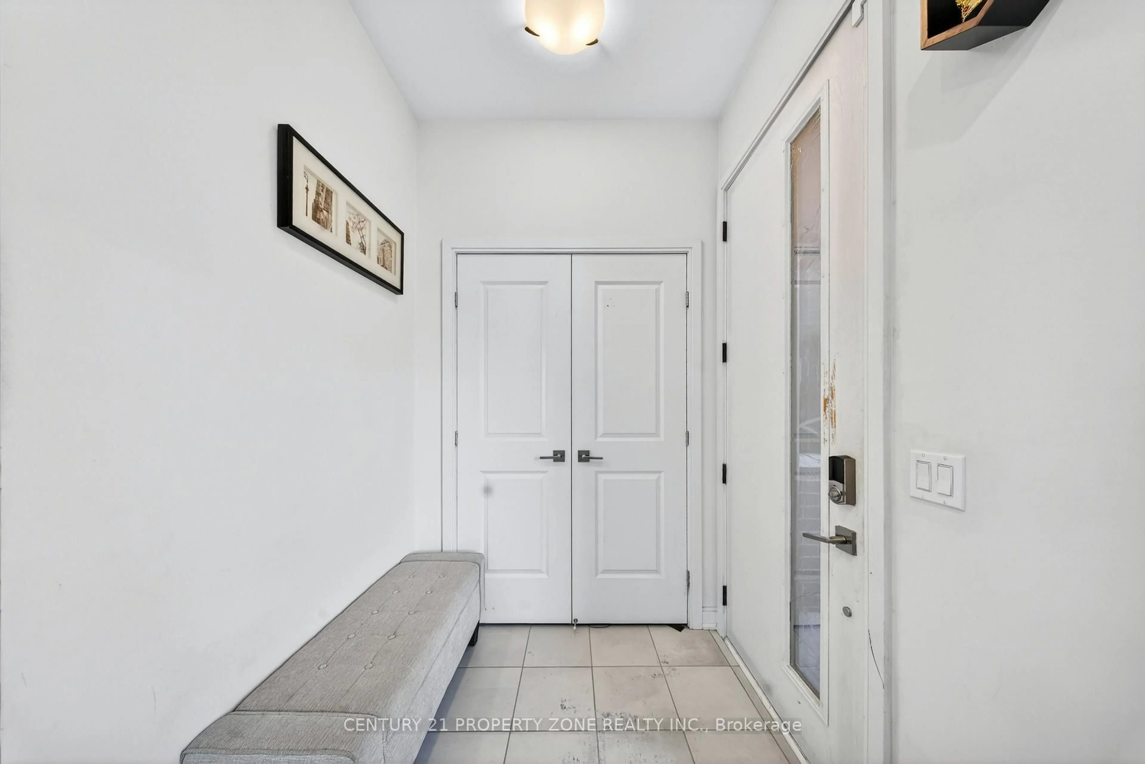 Indoor entryway for 22 Miltary Cres #303, Brampton Ontario L7A 4W1