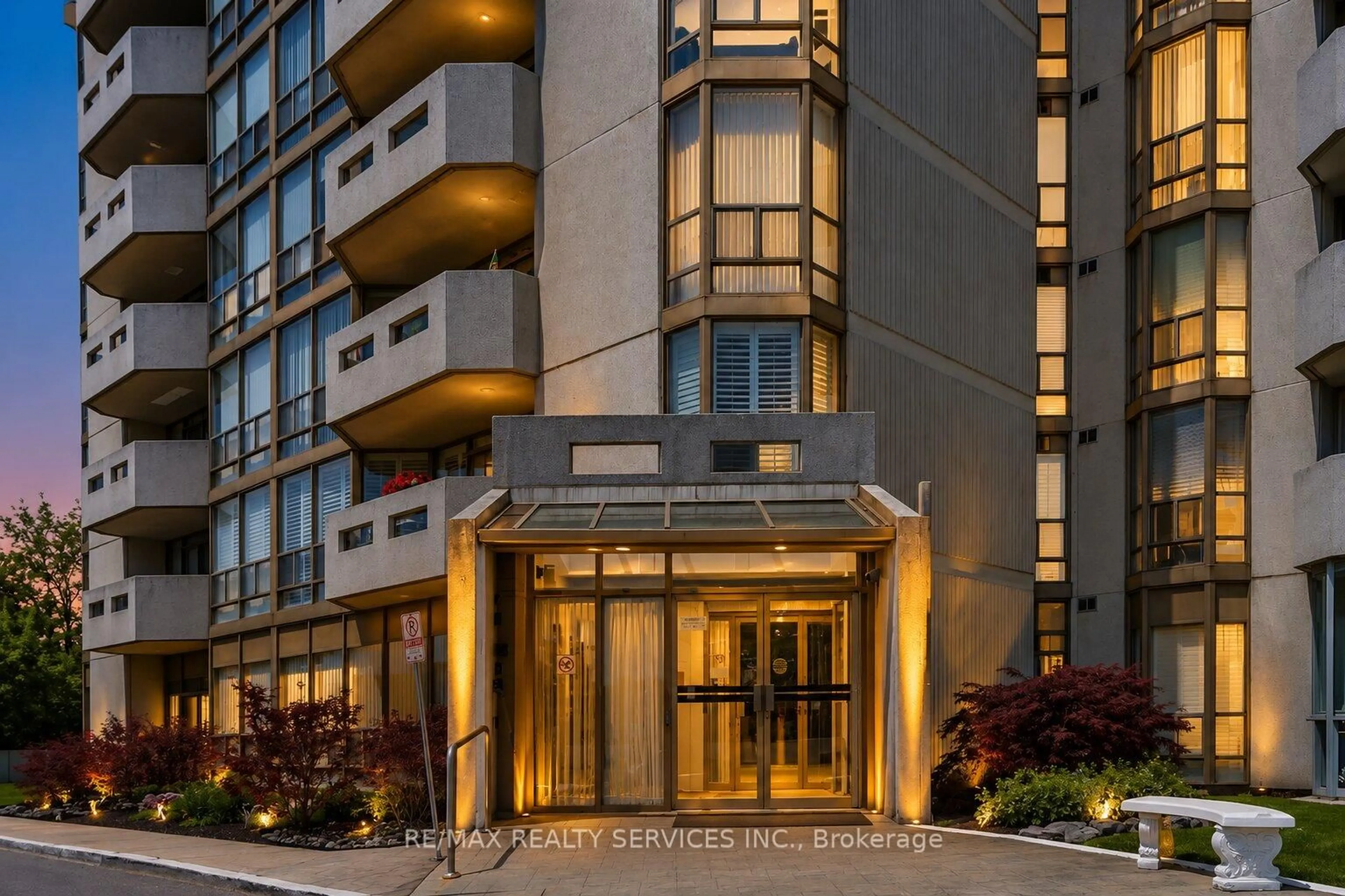 Indoor foyer for 20 McFarlane Dr #107, Halton Hills Ontario L7G 5J8