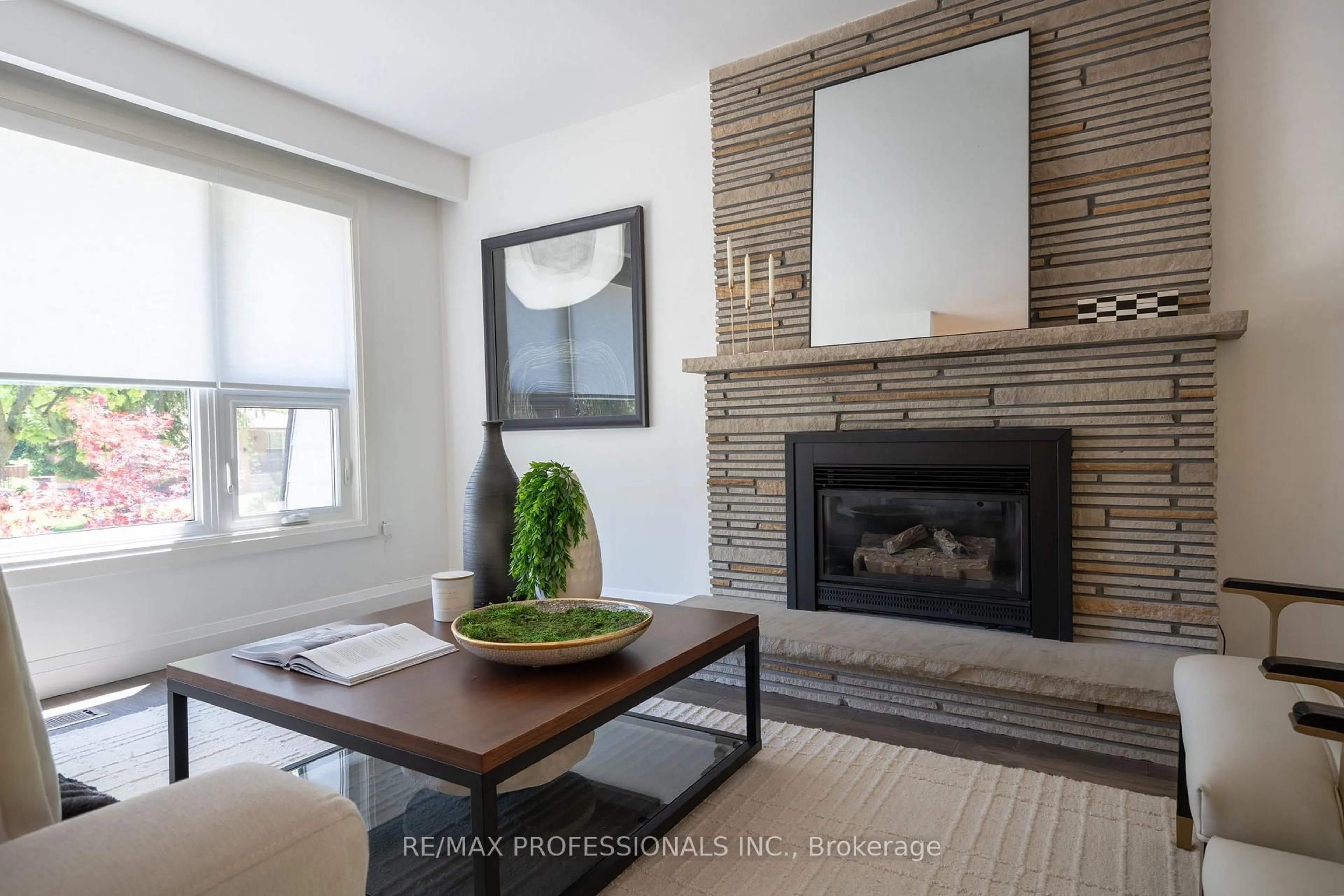 Living room with furniture, unknown for 3125 Riverview St, Oakville Ontario L6L 5J6