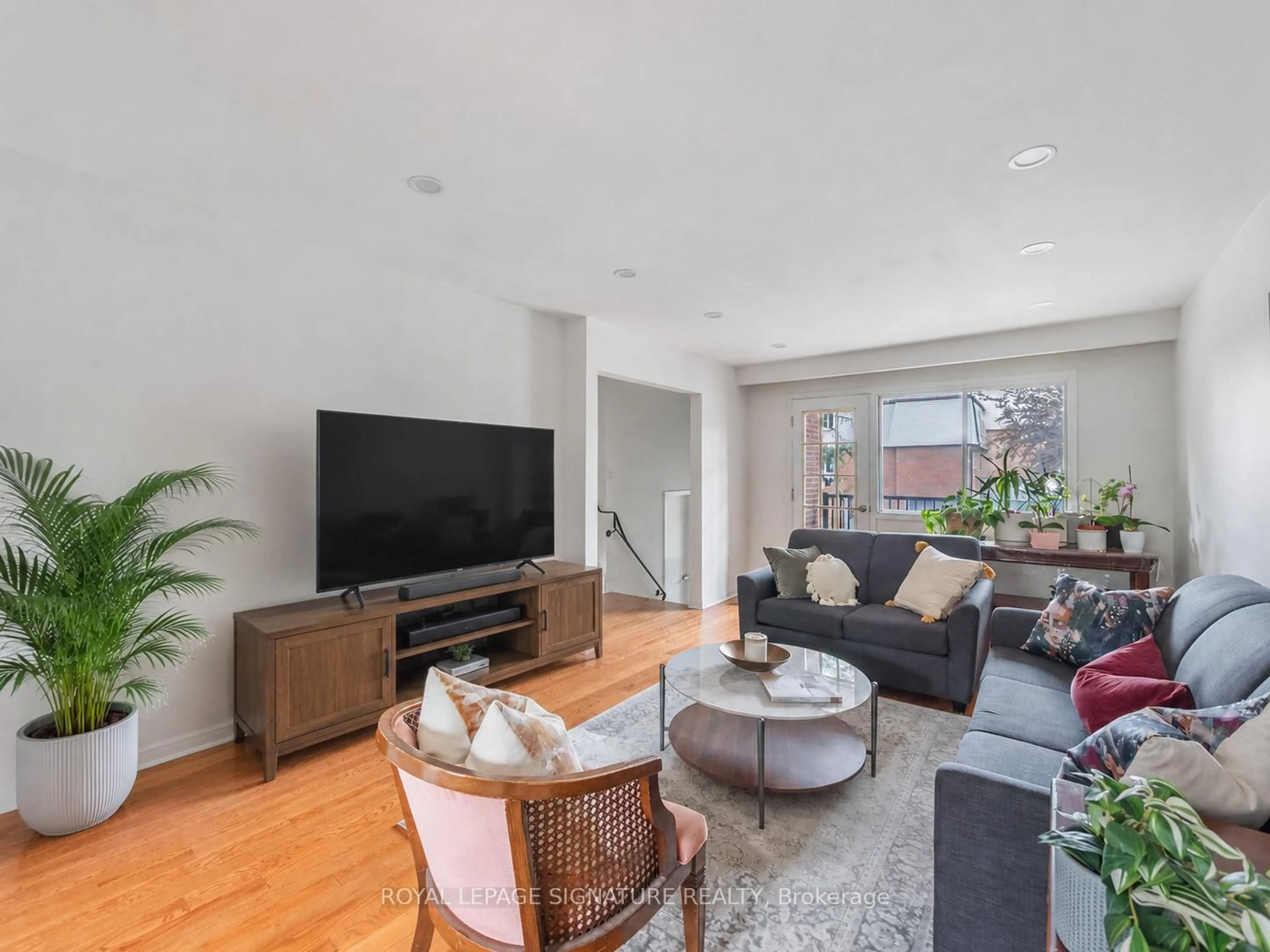Living room with furniture, unknown for 3175 Kirwin Ave #92, Mississauga Ontario L5A 3M4