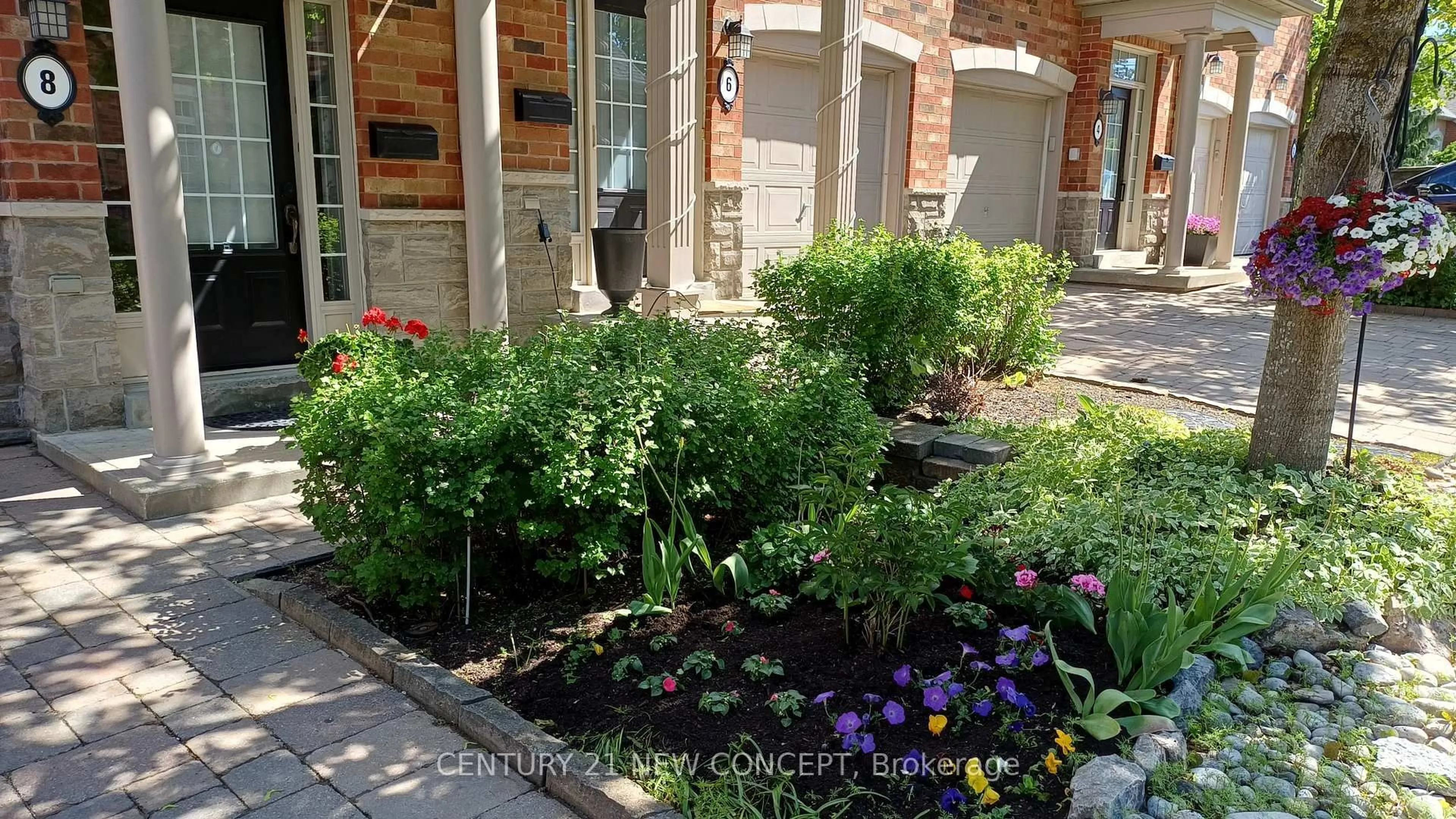 Patio, street for 2401 Fifth Line #8, Mississauga Ontario L5K 1V9