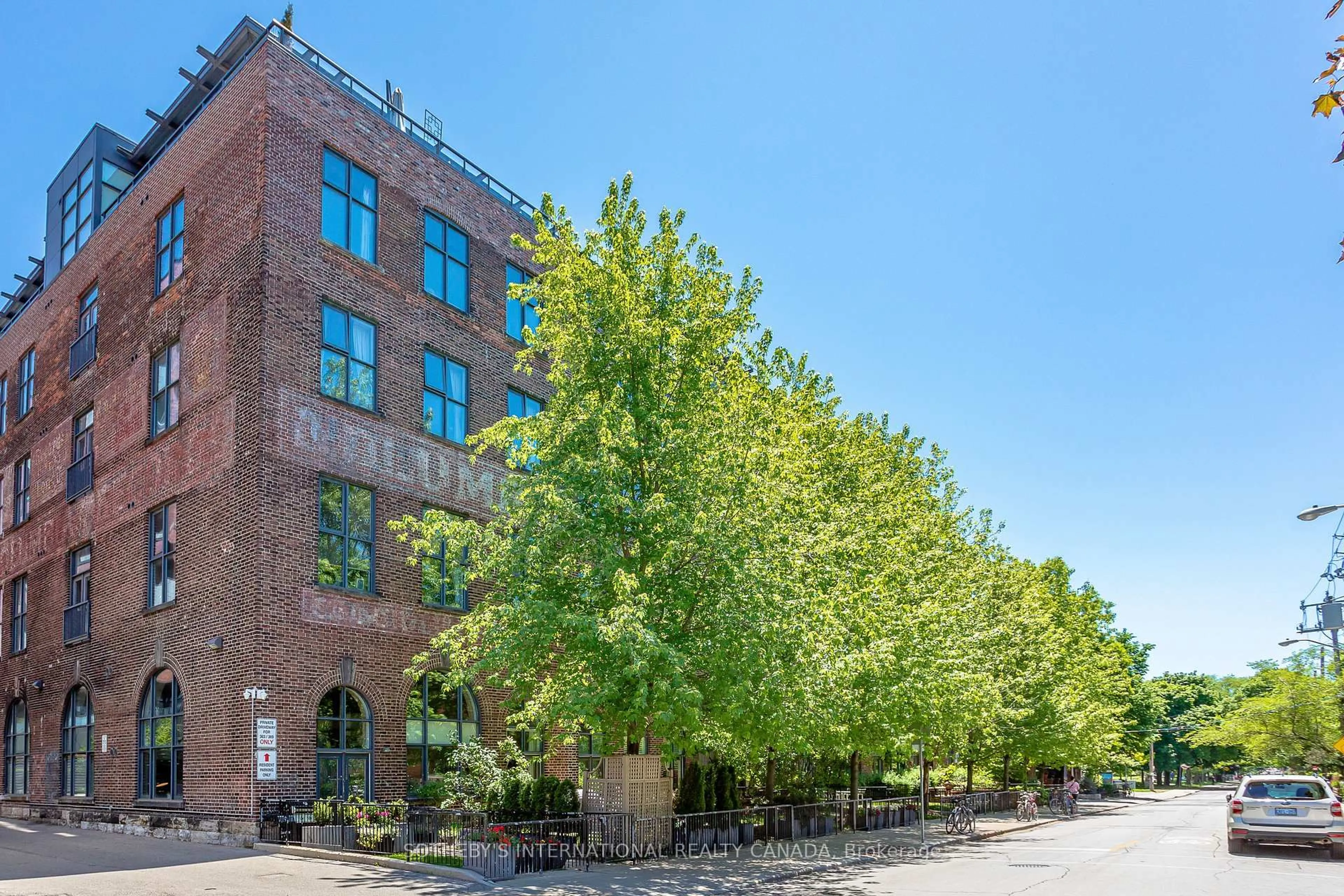 Home with brick exterior material, building for 369 Sorauren Ave #402, Toronto Ontario M6R 3C1