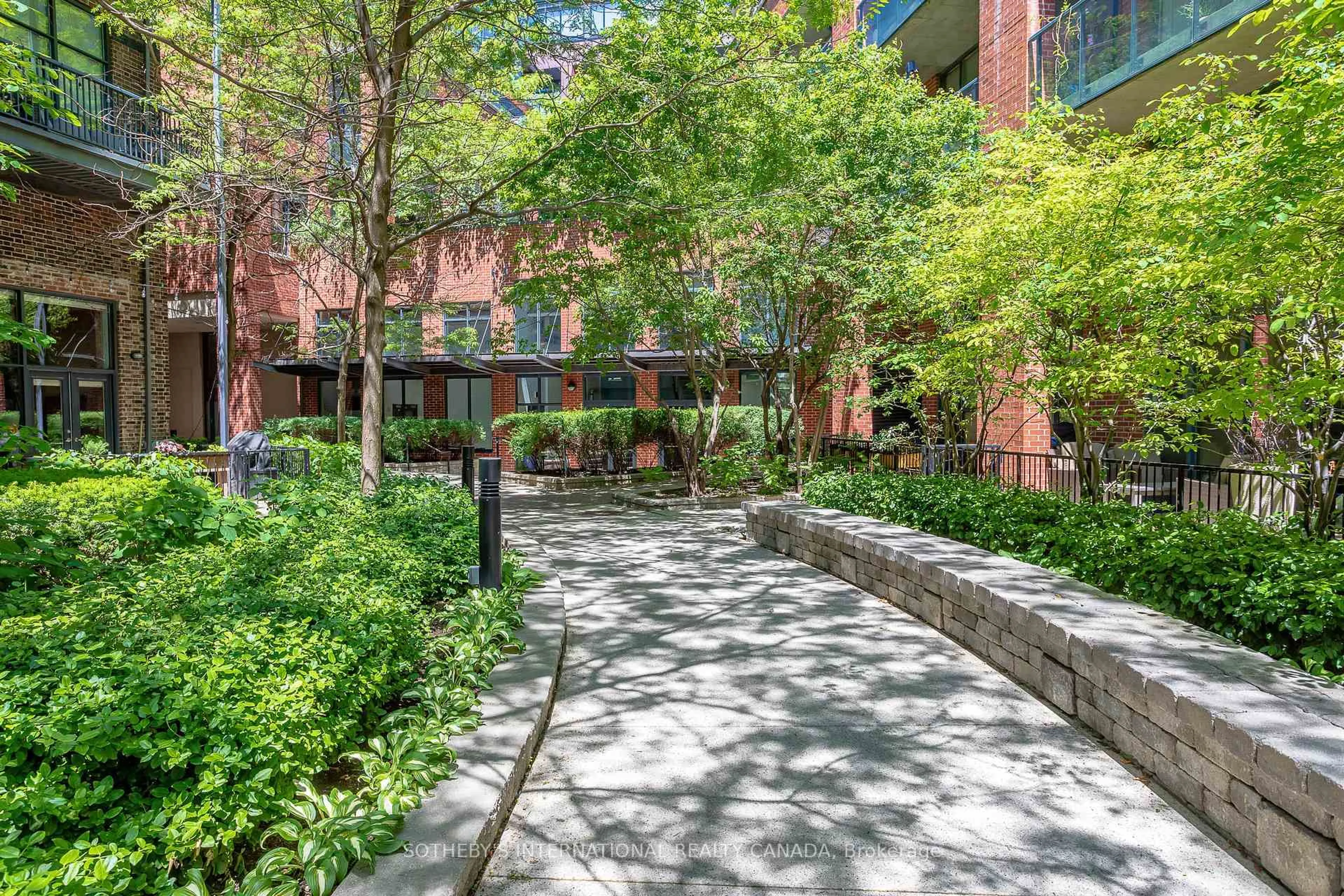 Patio, street for 369 Sorauren Ave #402, Toronto Ontario M6R 3C1