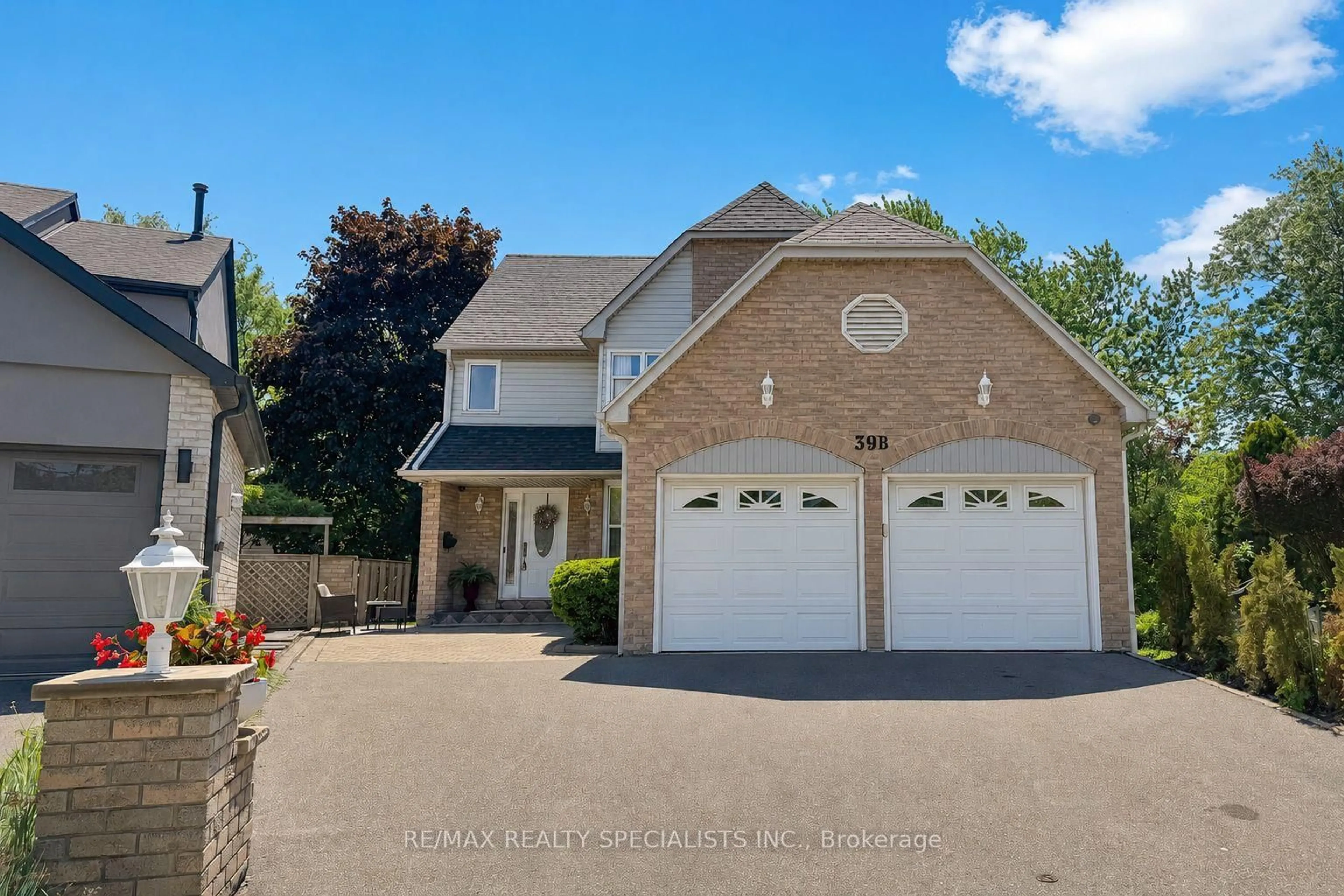 Unknown for 39 B Newington Cres, Toronto Ontario M9C 5B7