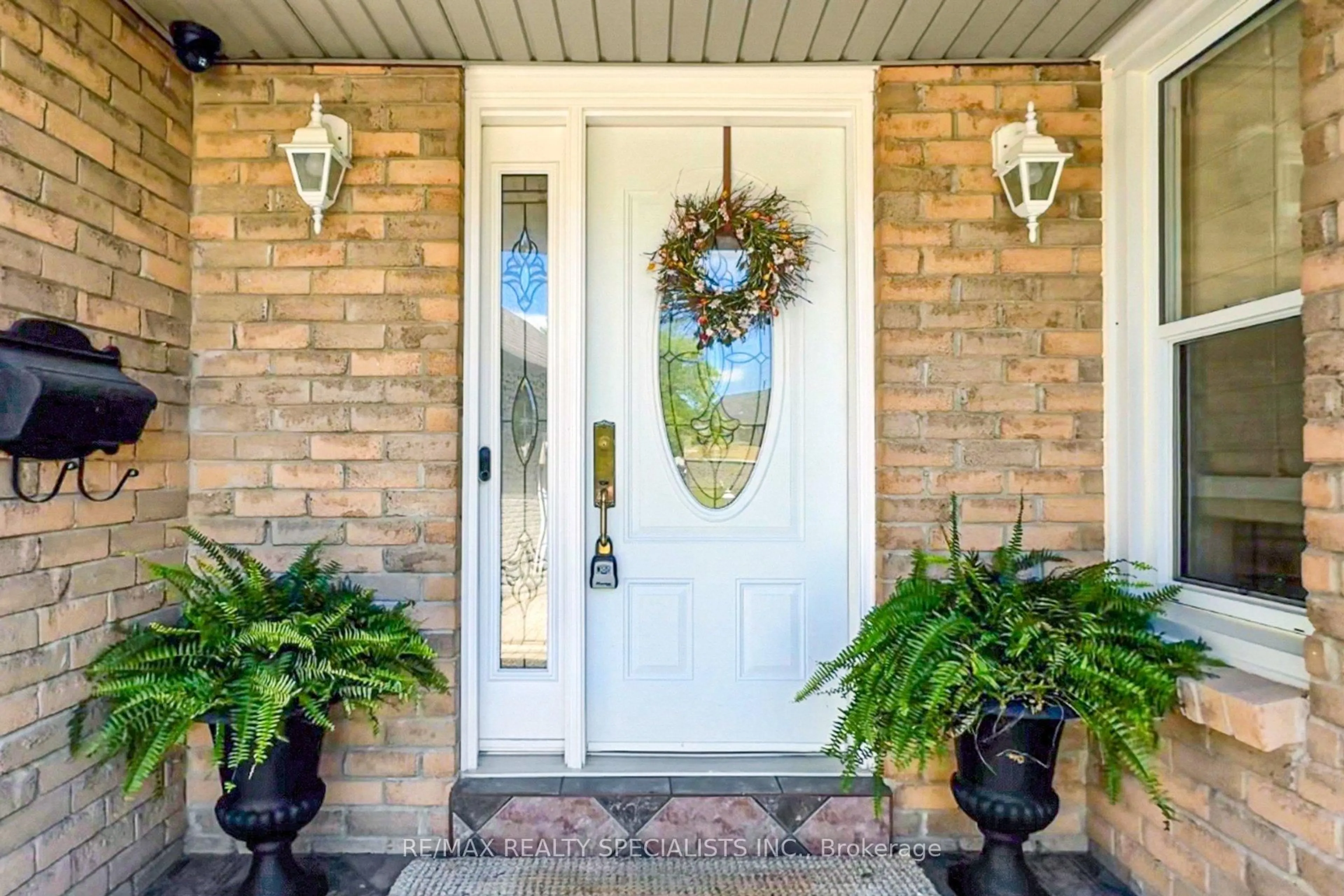 Indoor entryway for 39 B Newington Cres, Toronto Ontario M9C 5B7