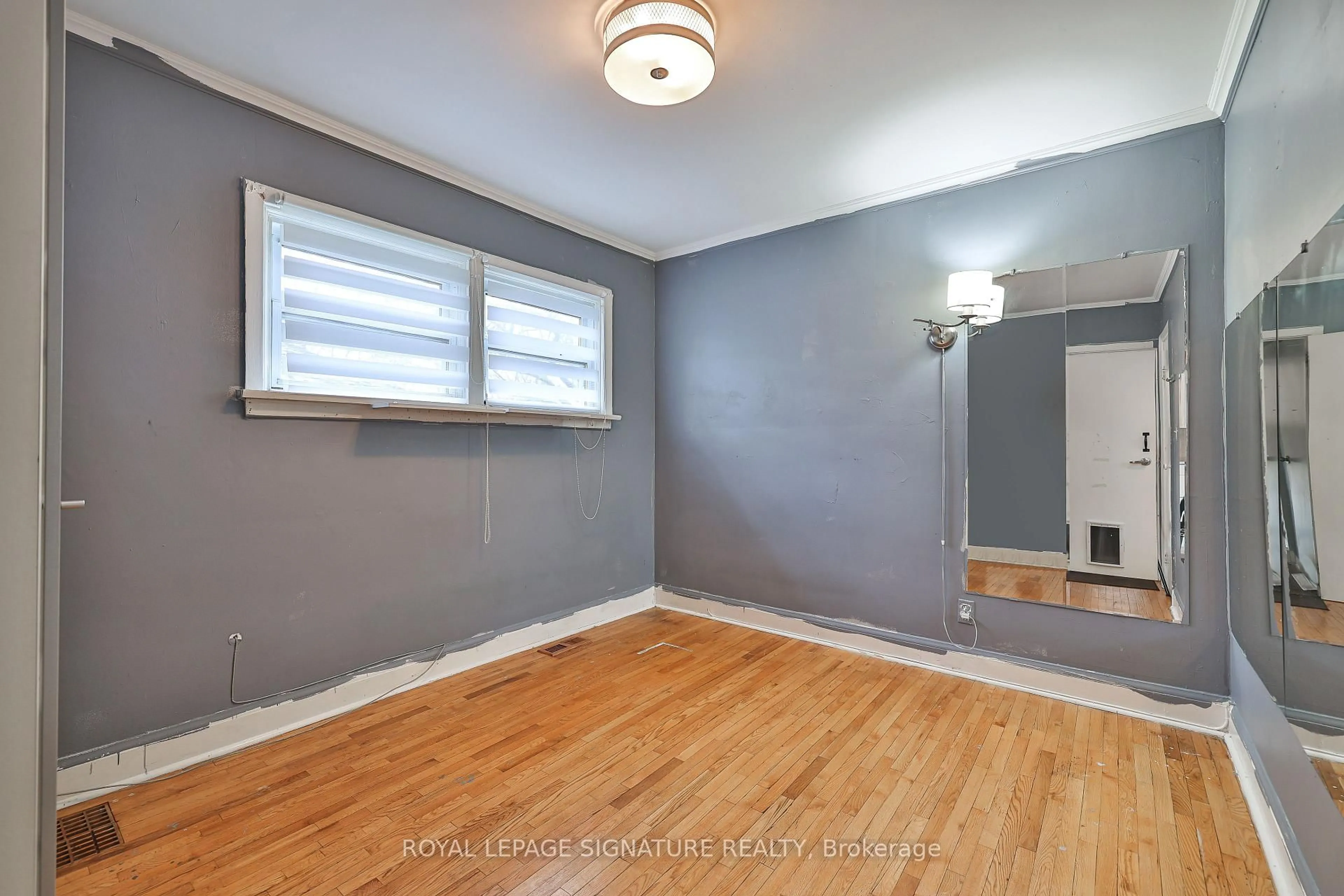 A pic of a room for 178 Angelene St, Mississauga Ontario L5G 1X2