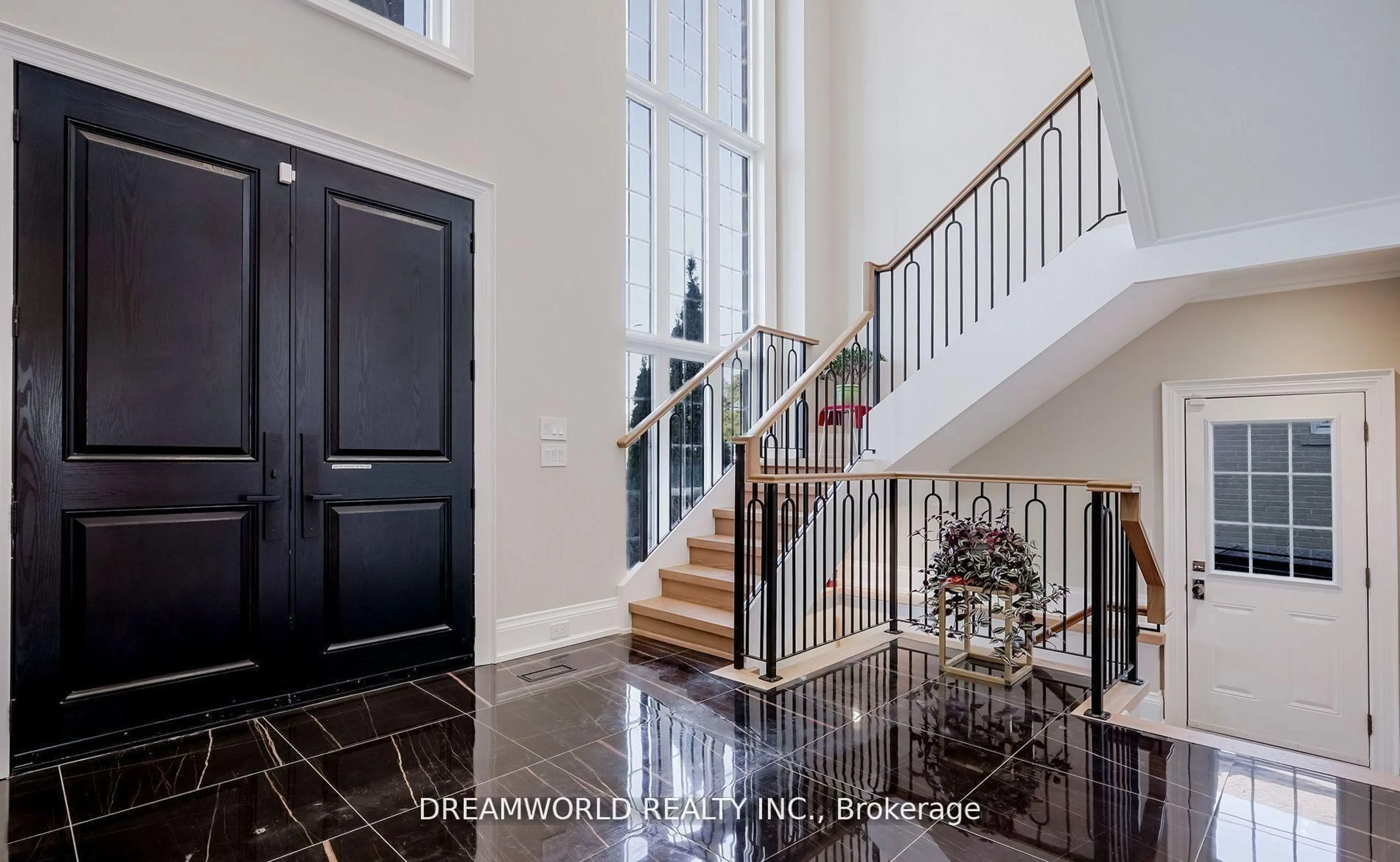 Indoor entryway for 43 William Cragg Dr, Toronto Ontario M3M 1T8