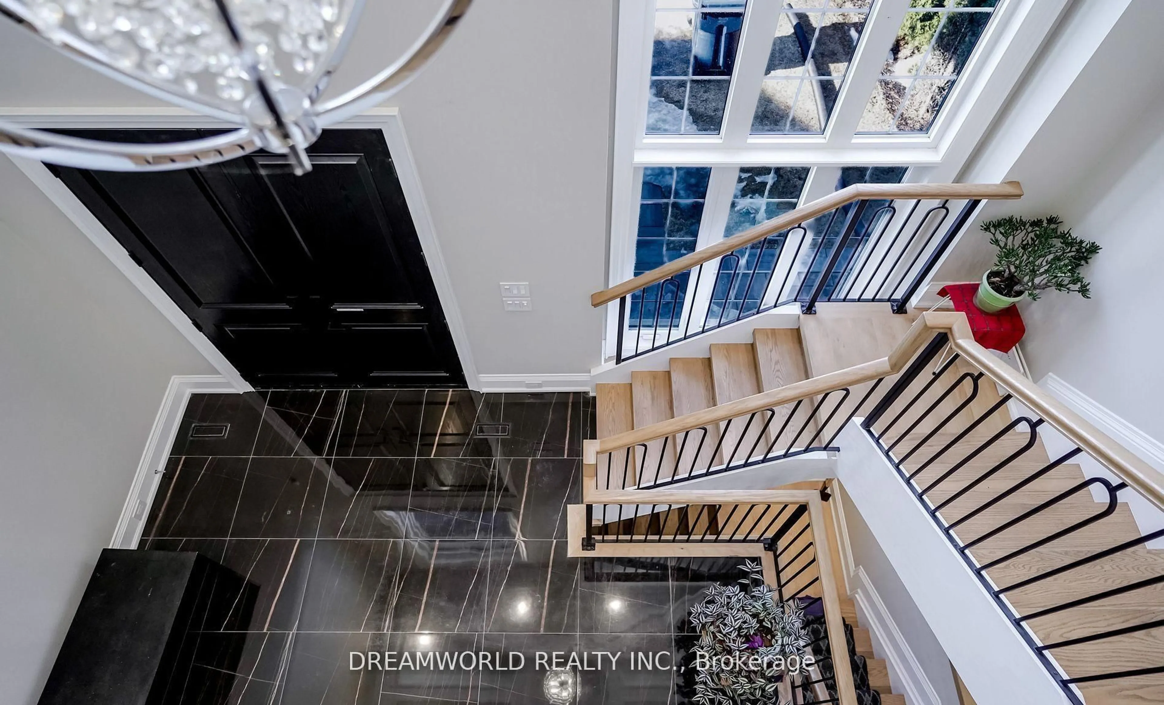 Indoor foyer for 43 William Cragg Dr, Toronto Ontario M3M 1T8