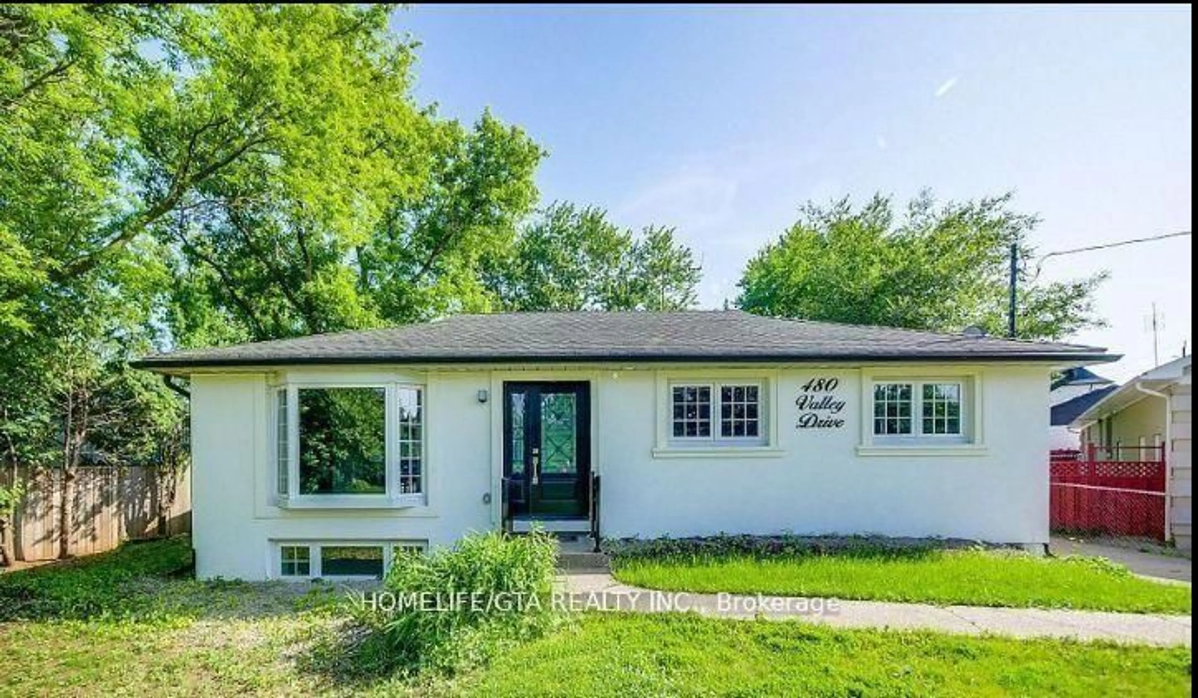 Home with vinyl exterior material, street for 480 Valley Dr, Oakville Ontario L6L 4L8