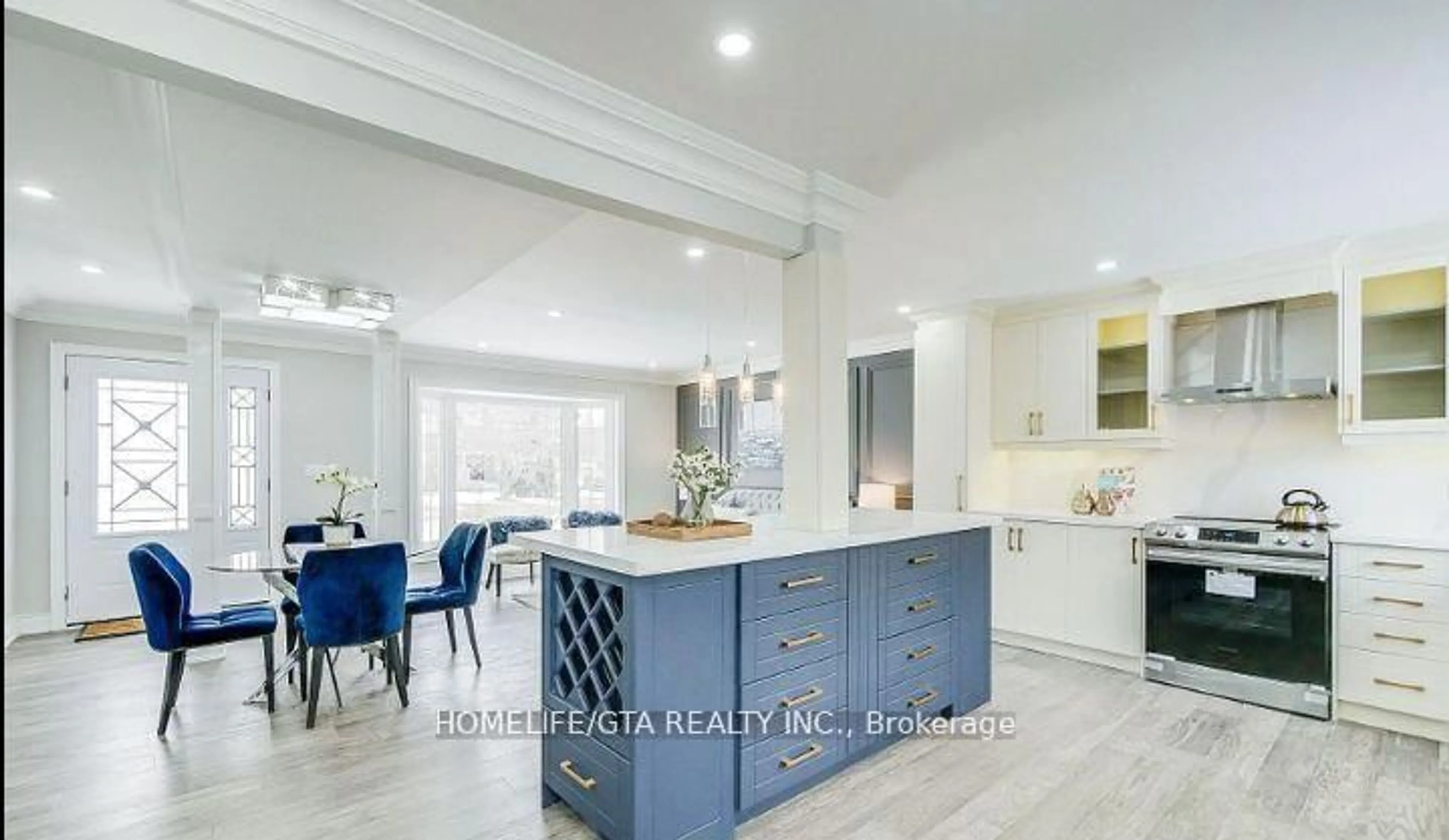 Open concept kitchen, ceramic/tile floor for 480 Valley Dr, Oakville Ontario L6L 4L8