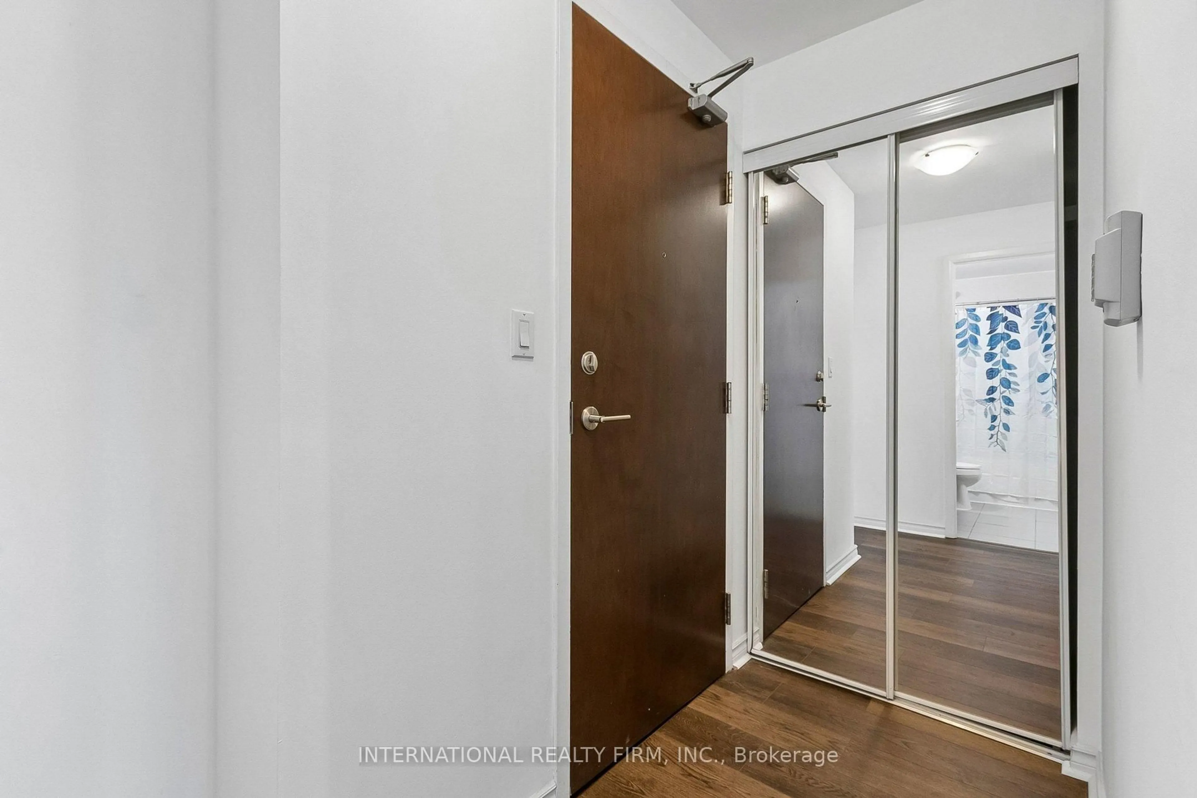 Indoor entryway for 3391 Bloor St #1011, Toronto Ontario M8X 1G3
