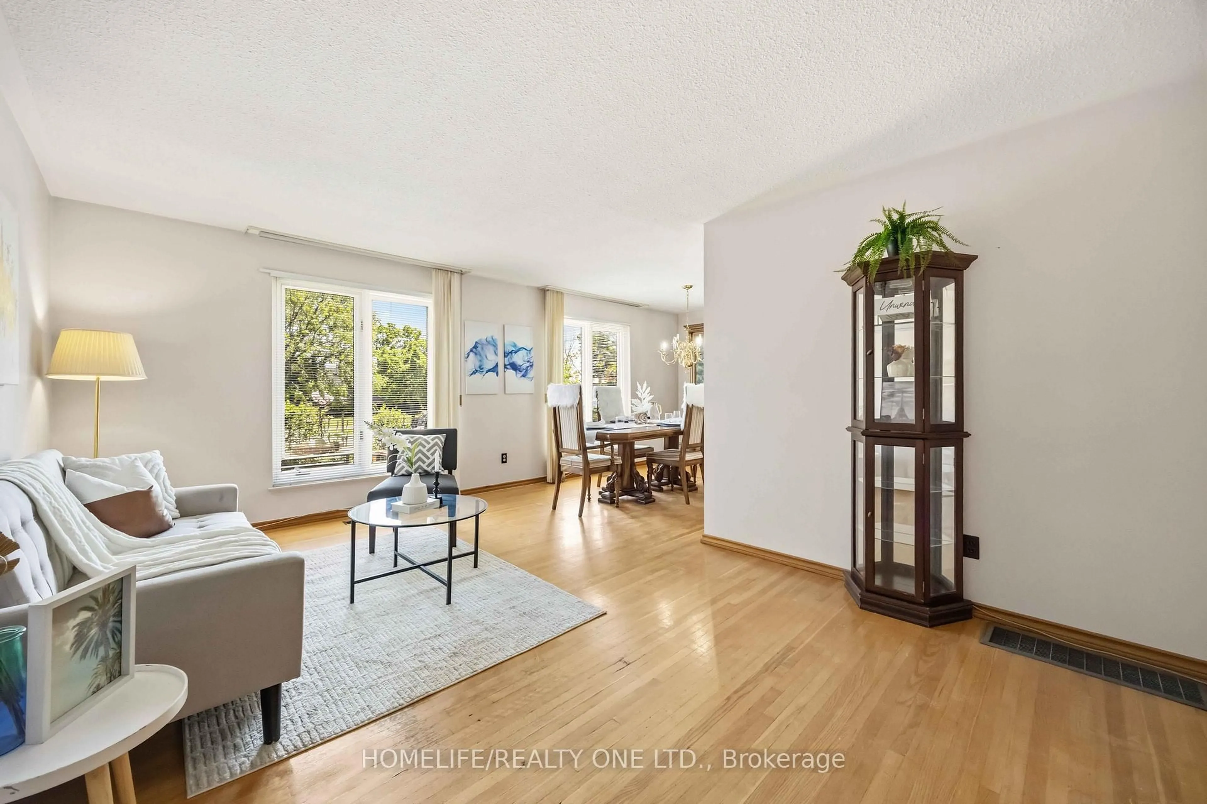 Living room with furniture, wood/laminate floor for 40 Wheatsheaf Cres, Toronto Ontario M3N 1P6