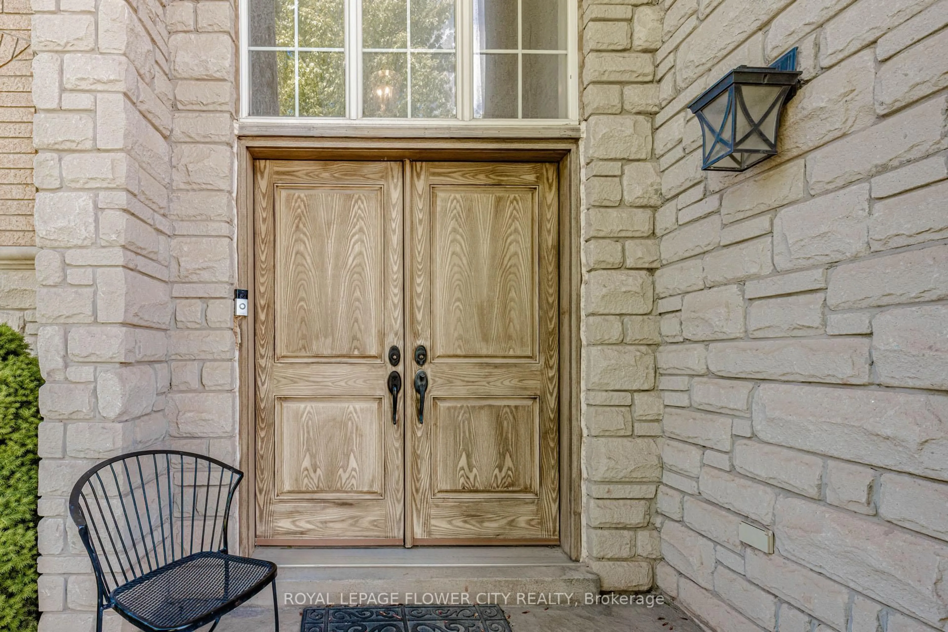 Indoor entryway for 1058 Agram Dr, Oakville Ontario L6H 7L6