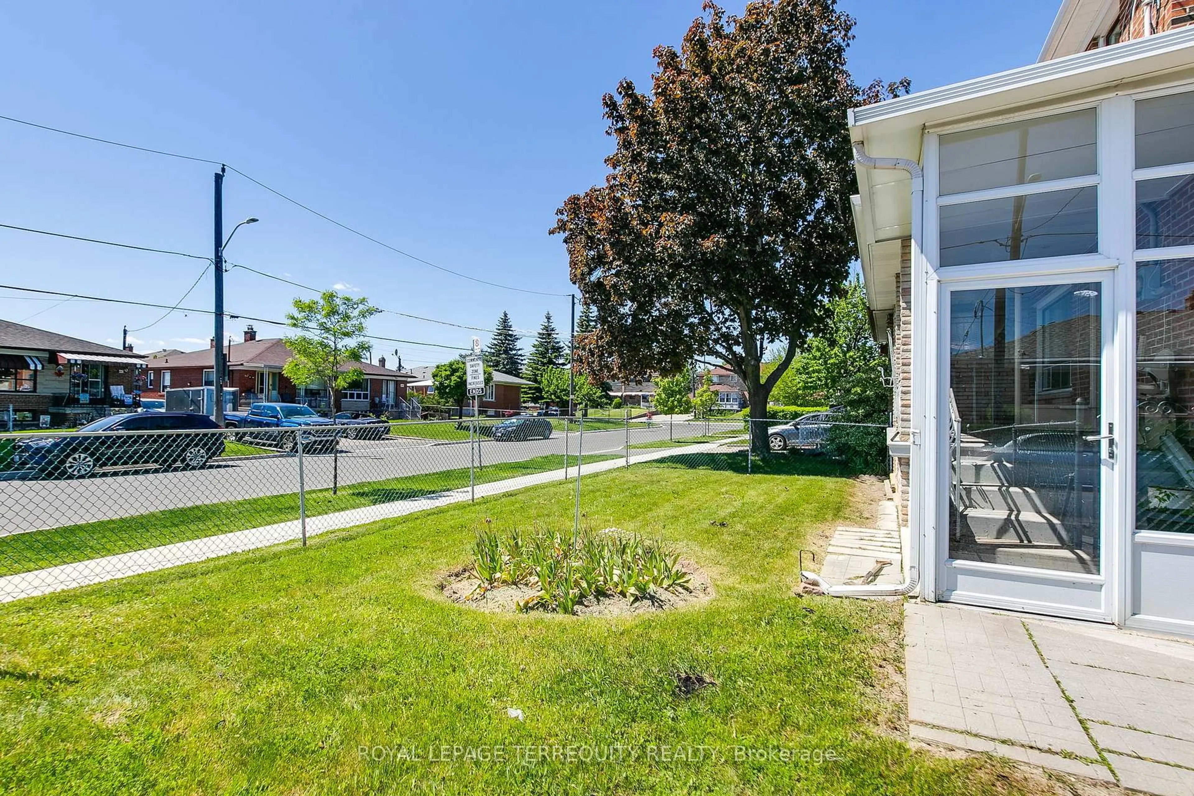Patio, street for 57 Calico Dr, Toronto Ontario M3L 1V7