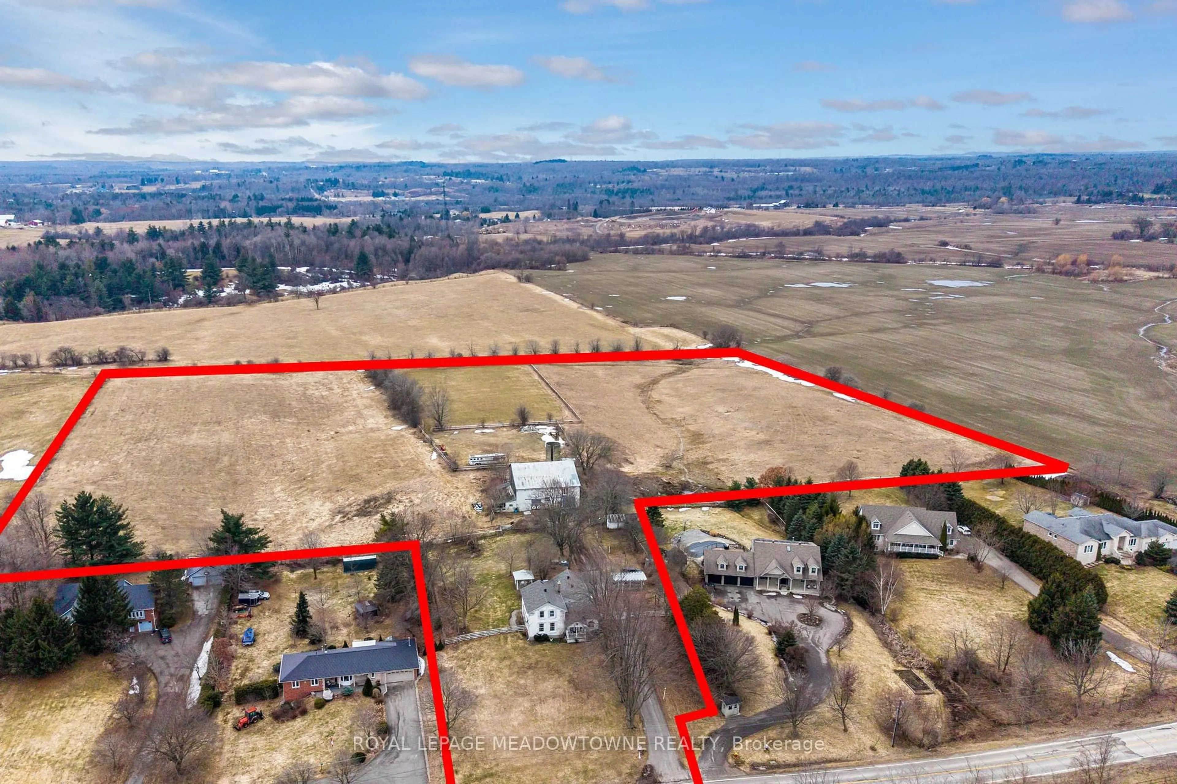 A pic from outside/outdoor area/front of a property/back of a property/a pic from drone, unknown for 152 Confederation St, Halton Hills Ontario L7G 4S8