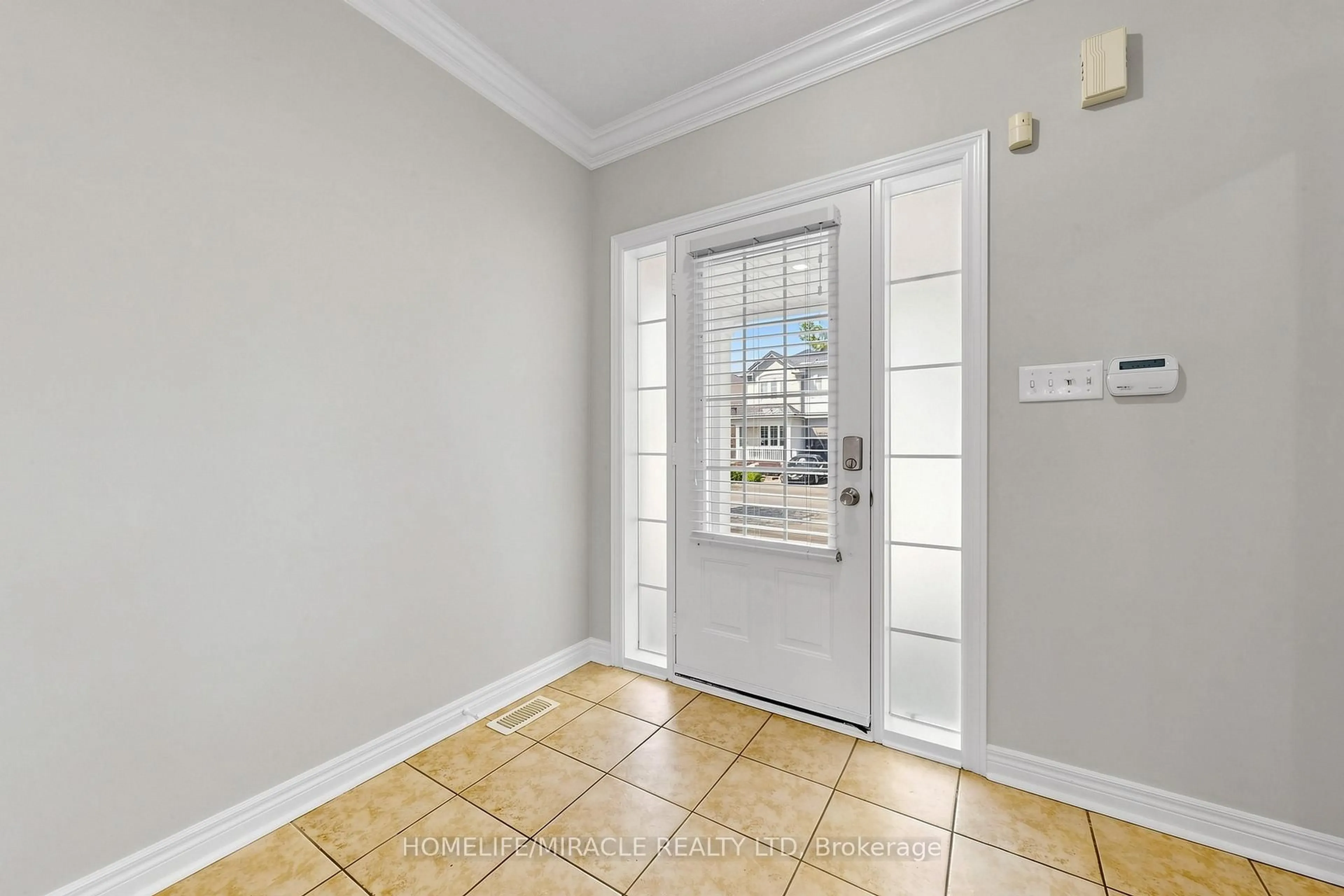 Indoor entryway for 1026 Holdsworth Cres, Milton Ontario L9T 0C2