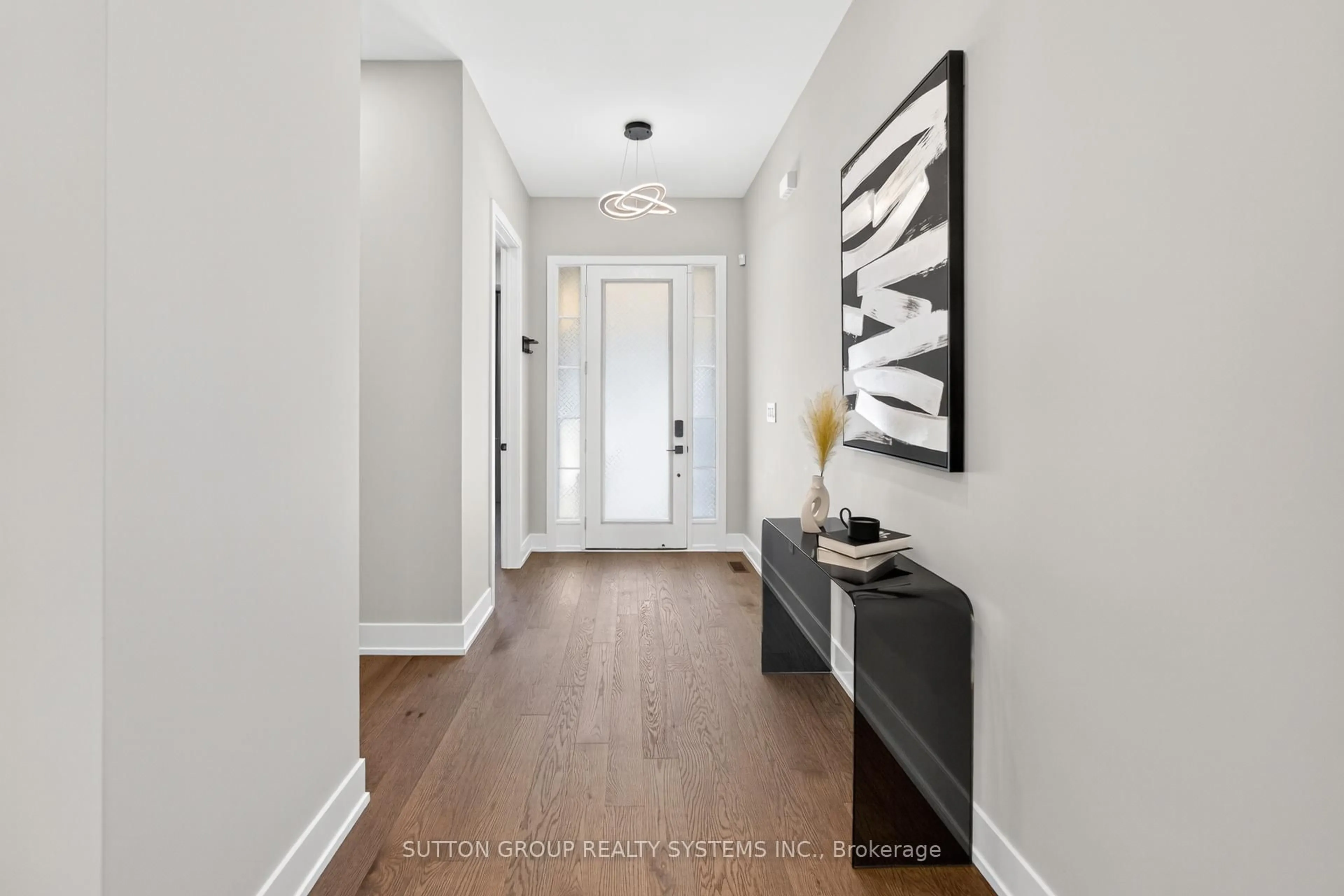 Indoor entryway for 1530 Buttercup Crt, Milton Ontario L9E 2G3