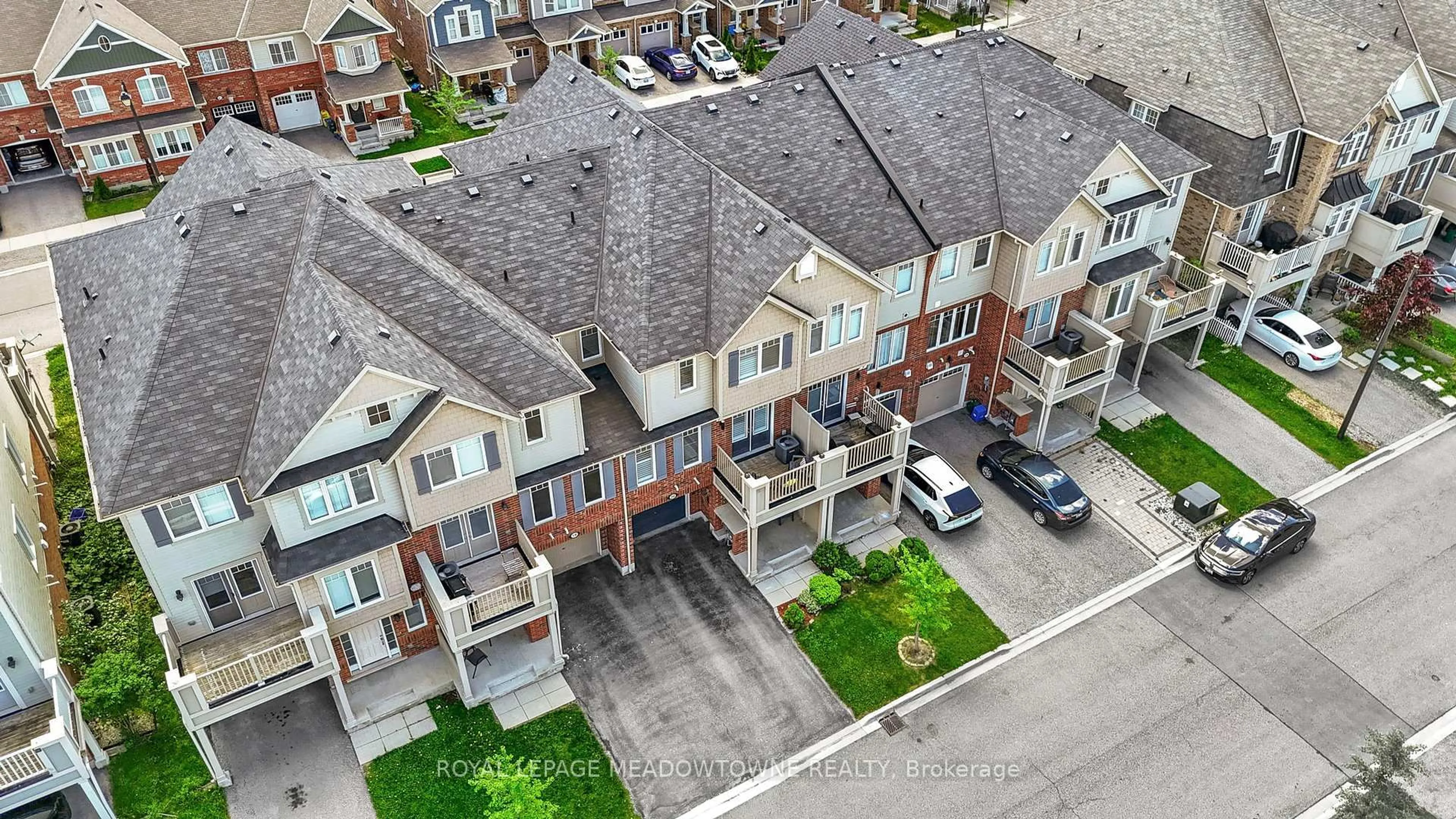 A pic from outside/outdoor area/front of a property/back of a property/a pic from drone, street for 20 Suitor Crt, Milton Ontario L9T 8S1