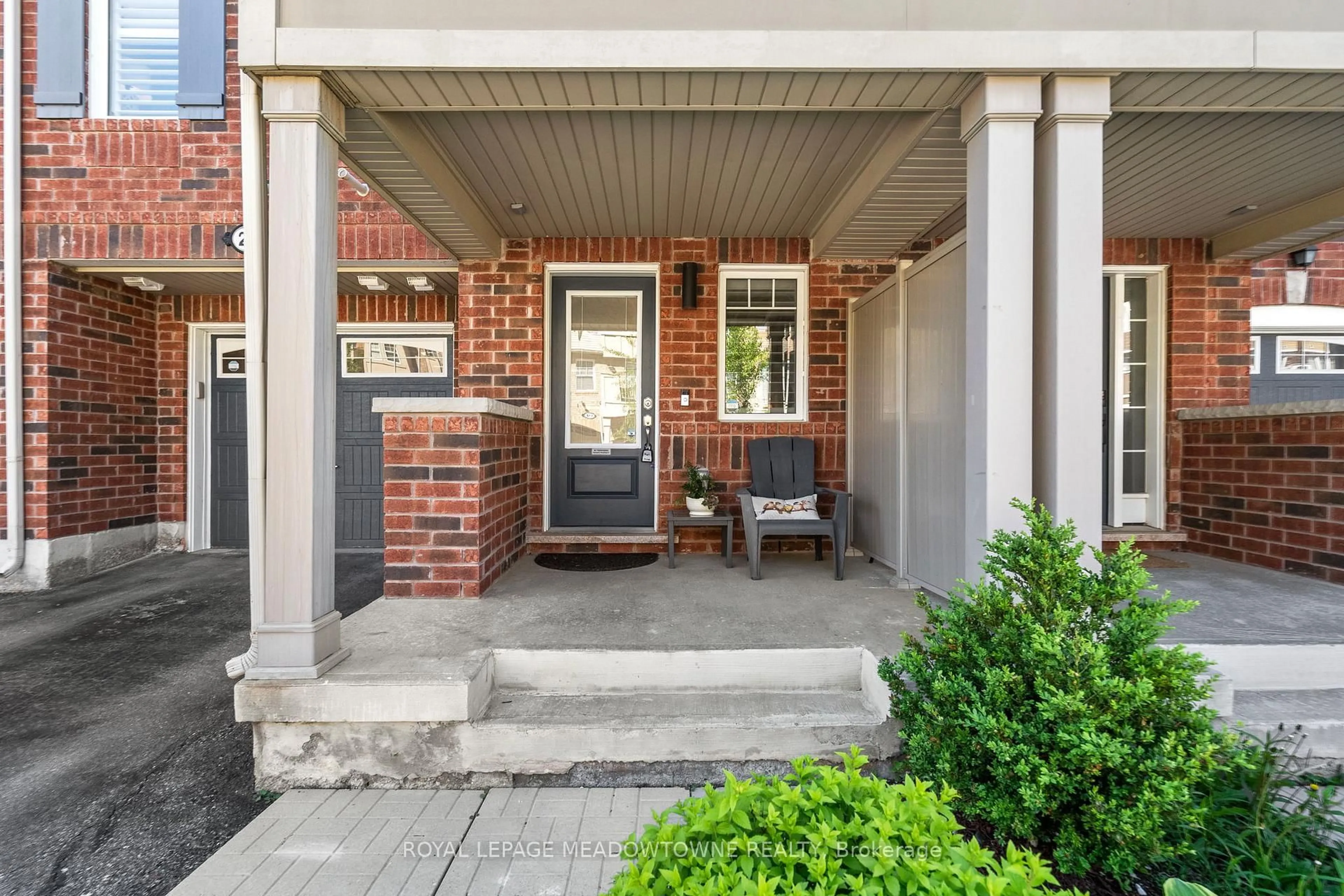 Home with brick exterior material, street for 20 Suitor Crt, Milton Ontario L9T 8S1