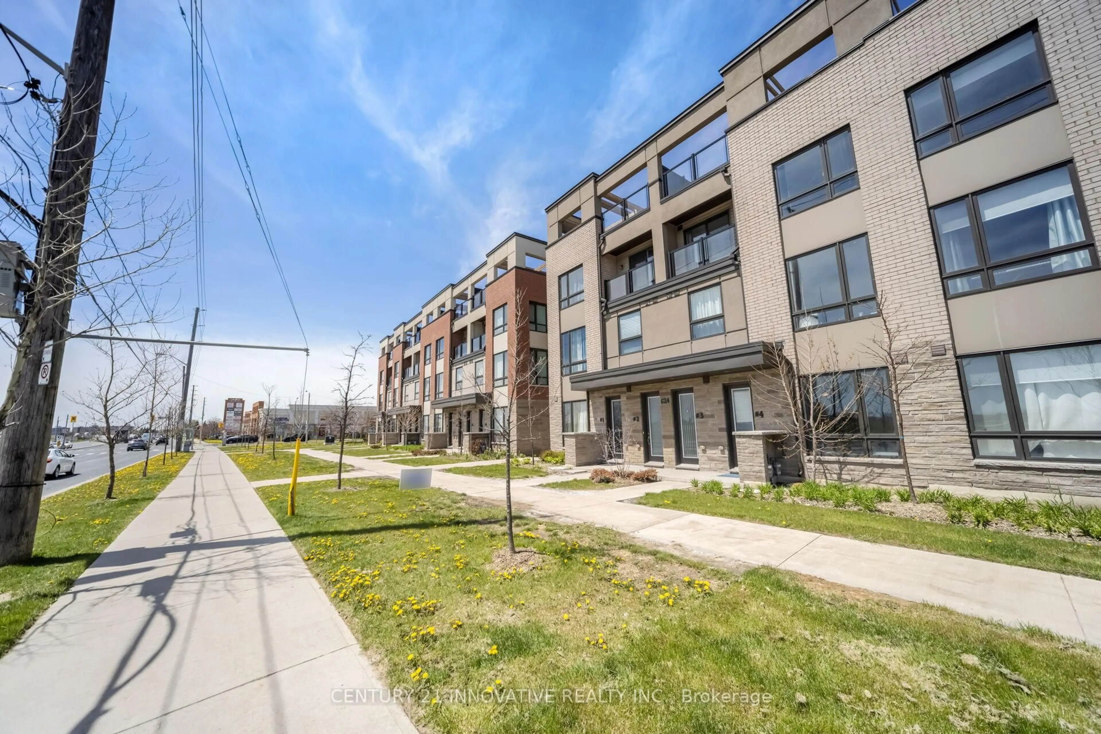 Patio, street for 624 Rexdale Blvd #4, Toronto Ontario M9W 0G1