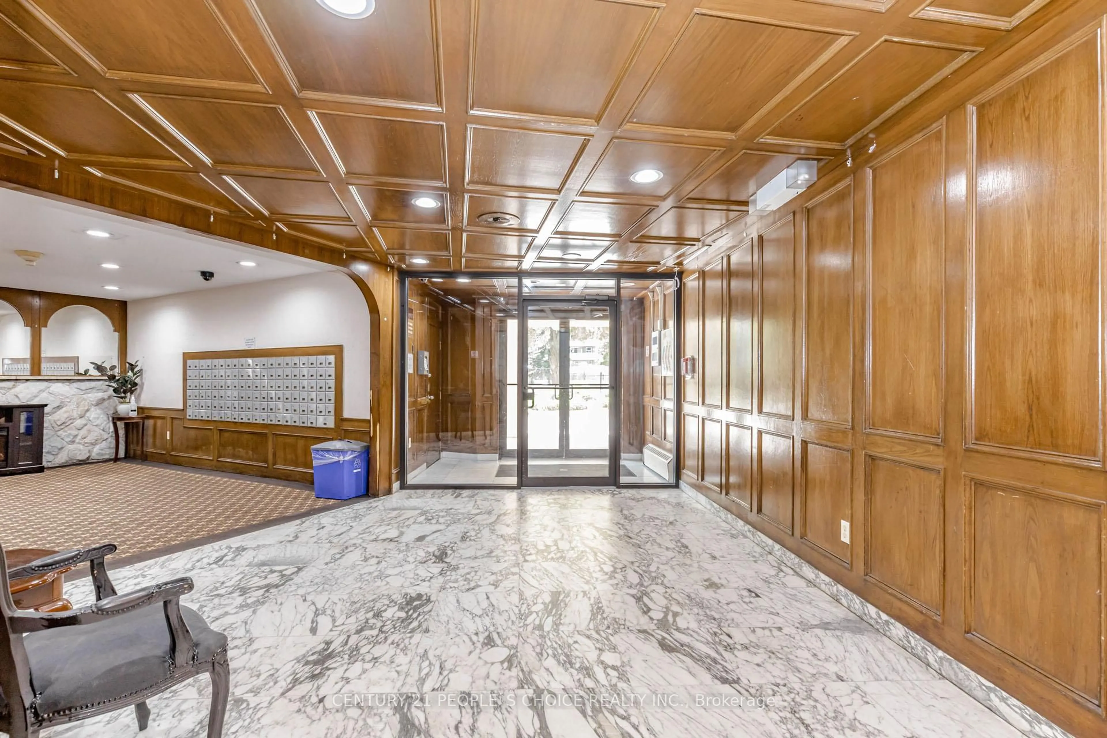 Indoor foyer for 3577 Derry Rd #906, Mississauga Ontario L4T 1B3