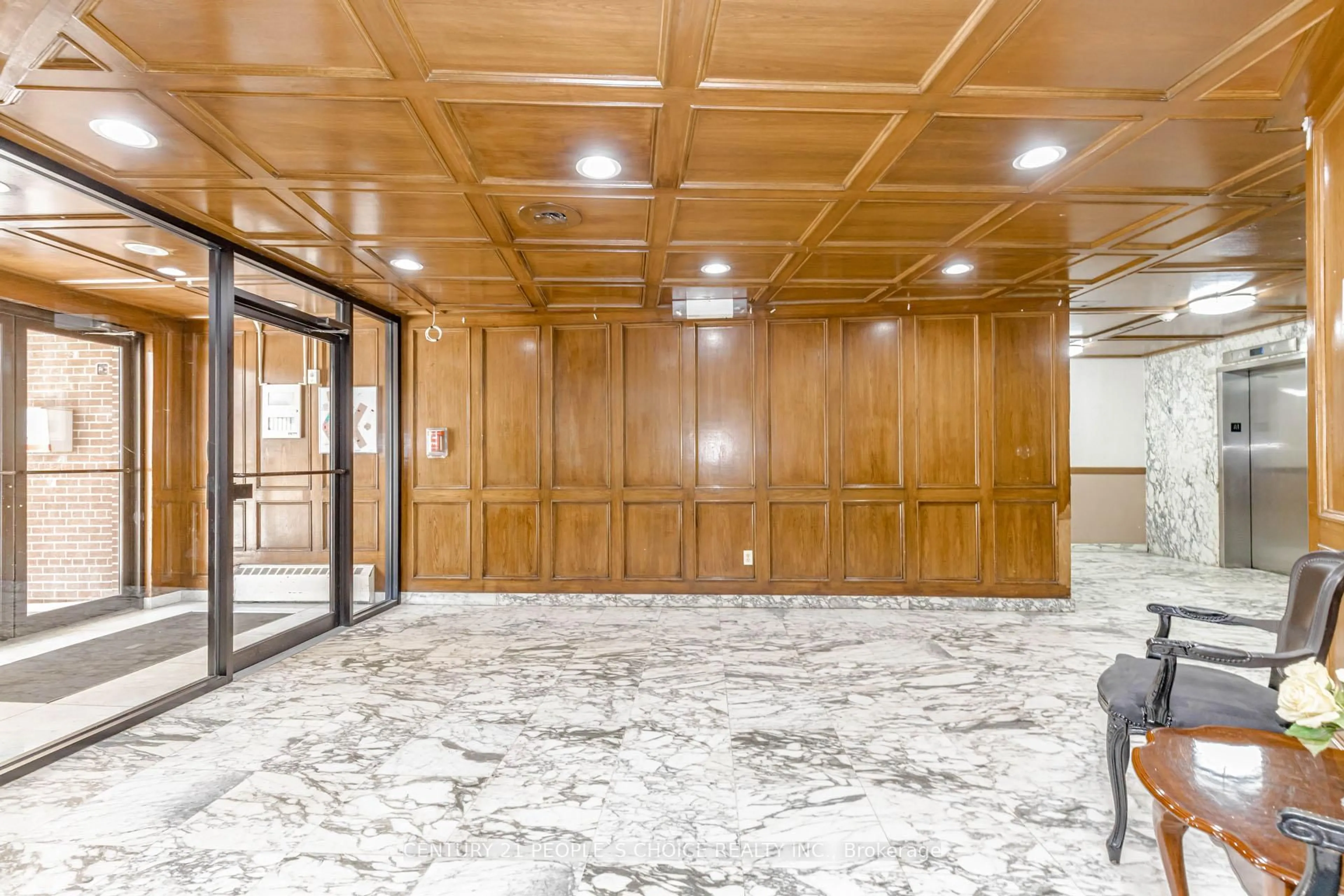 Indoor foyer for 3577 Derry Rd #906, Mississauga Ontario L4T 1B3