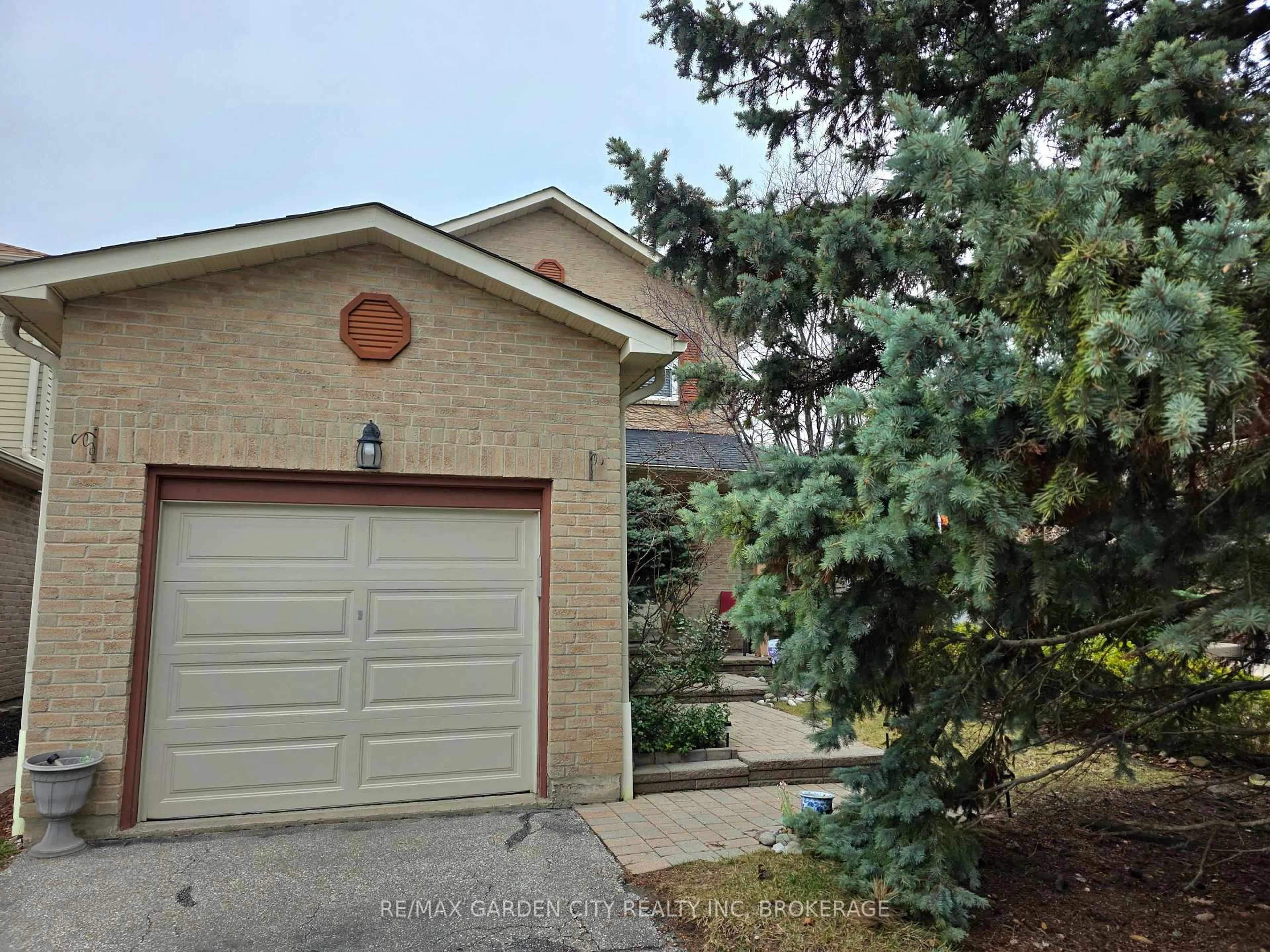 Unknown for 3169 Bartholomew Cres, Mississauga Ontario L5N 3K9