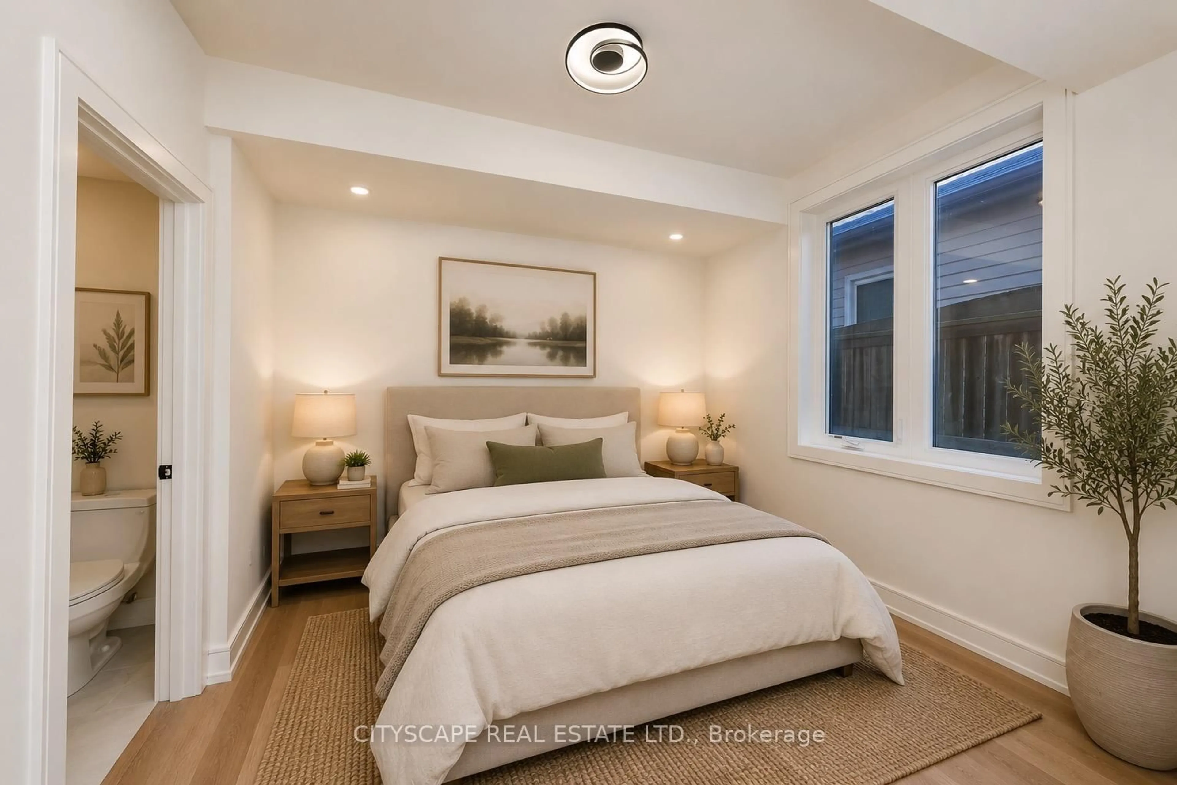 Bedroom with bed, unknown for 956 Fourth St, Mississauga Ontario L5E 1J9