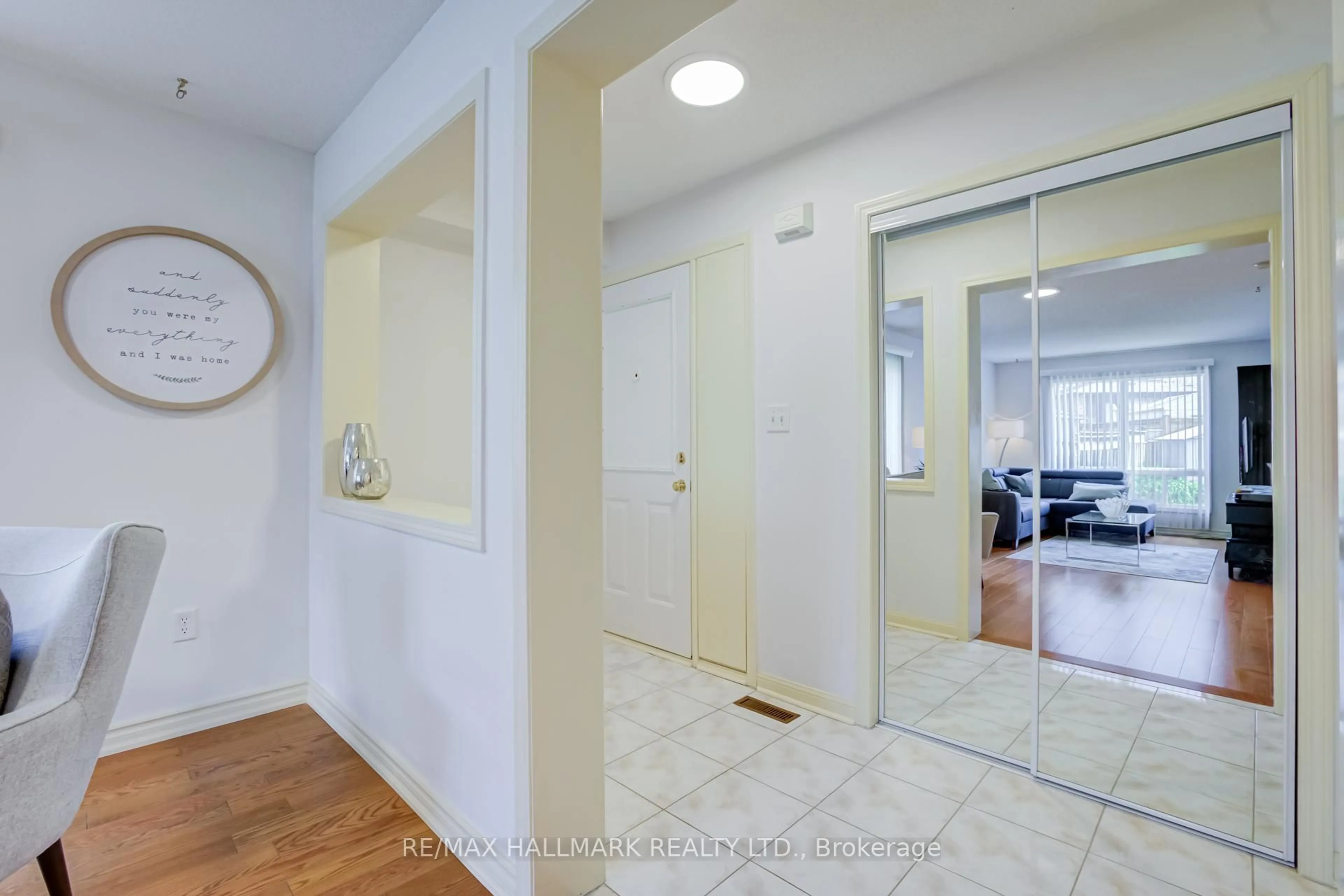 Indoor entryway for 100 Narrow Valley Cres, Brampton Ontario L6R 2M4