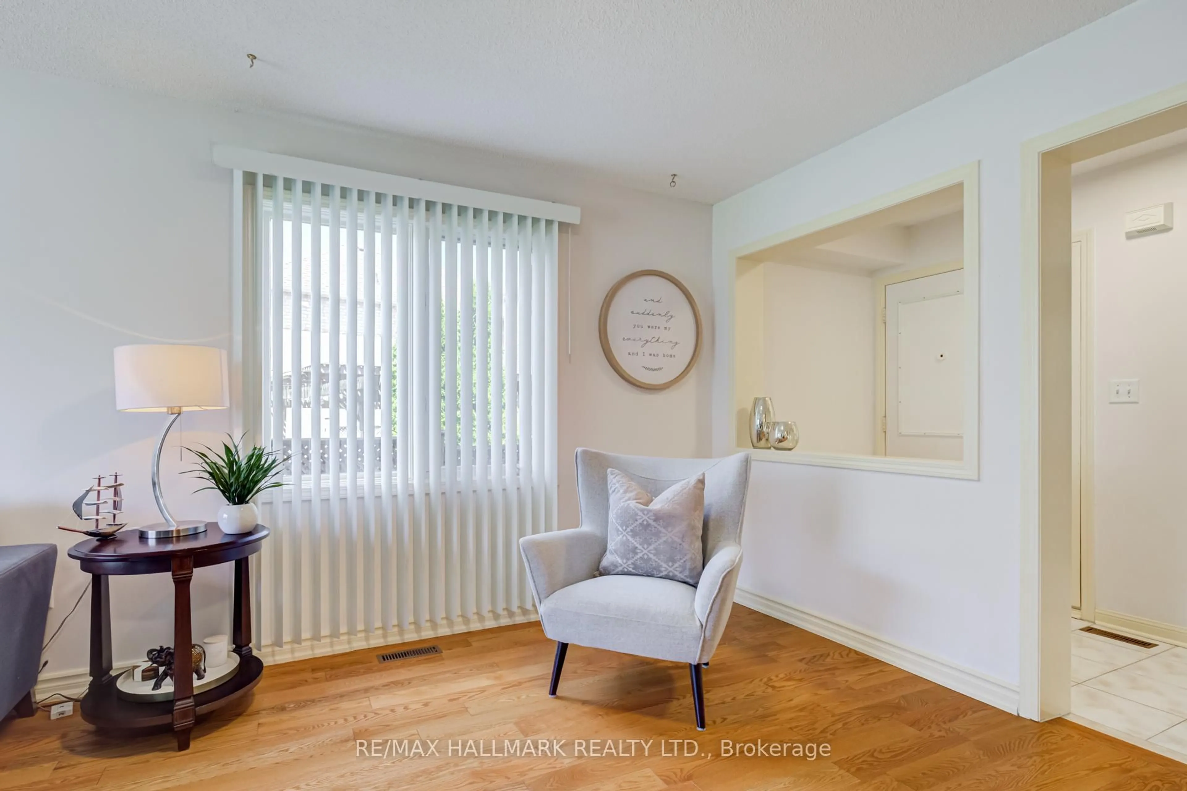 Living room with furniture, wood/laminate floor for 100 Narrow Valley Cres, Brampton Ontario L6R 2M4