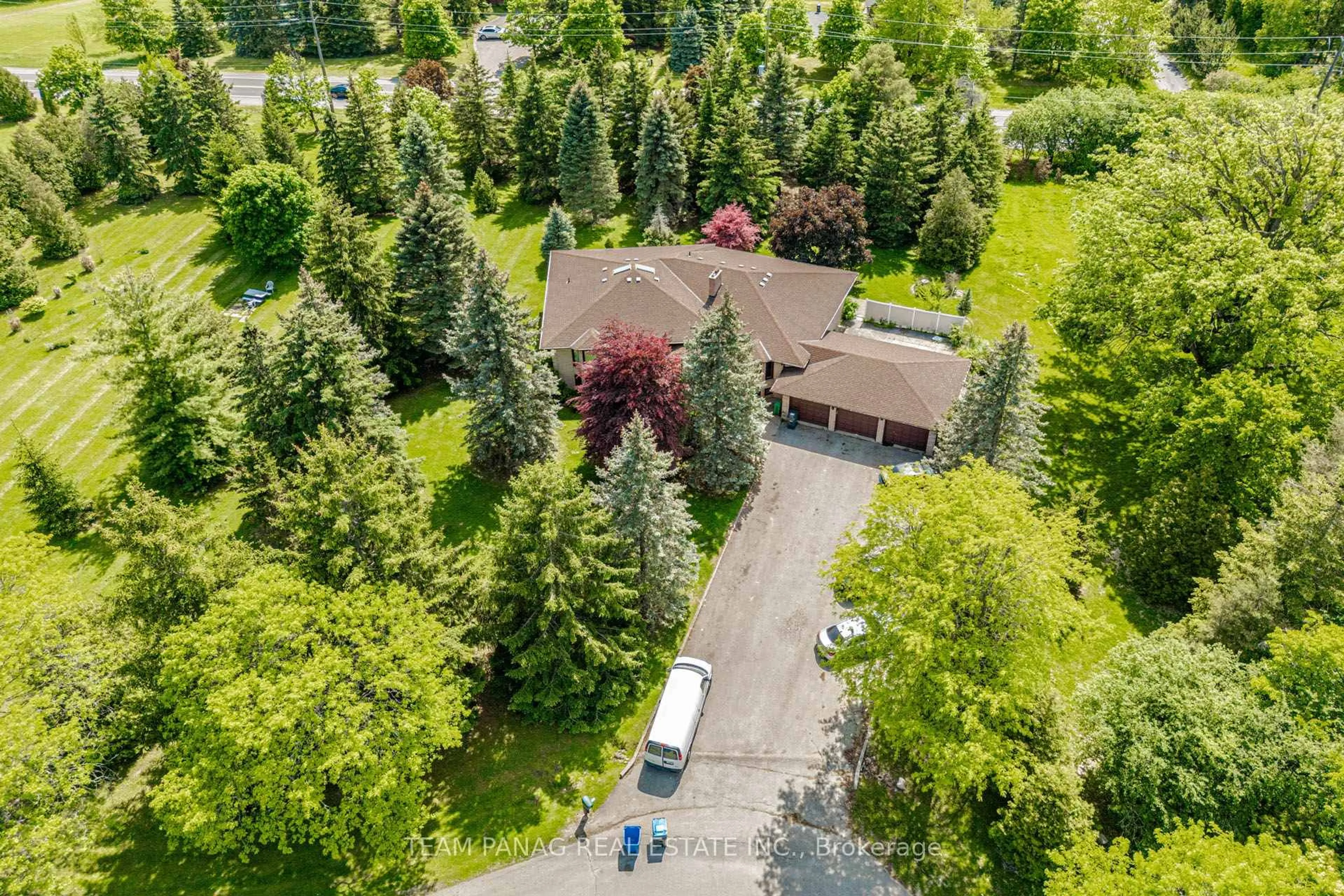 A pic from outside/outdoor area/front of a property/back of a property/a pic from drone, unknown for 6 Forestbrook Crt, Brampton Ontario L6P 0P1
