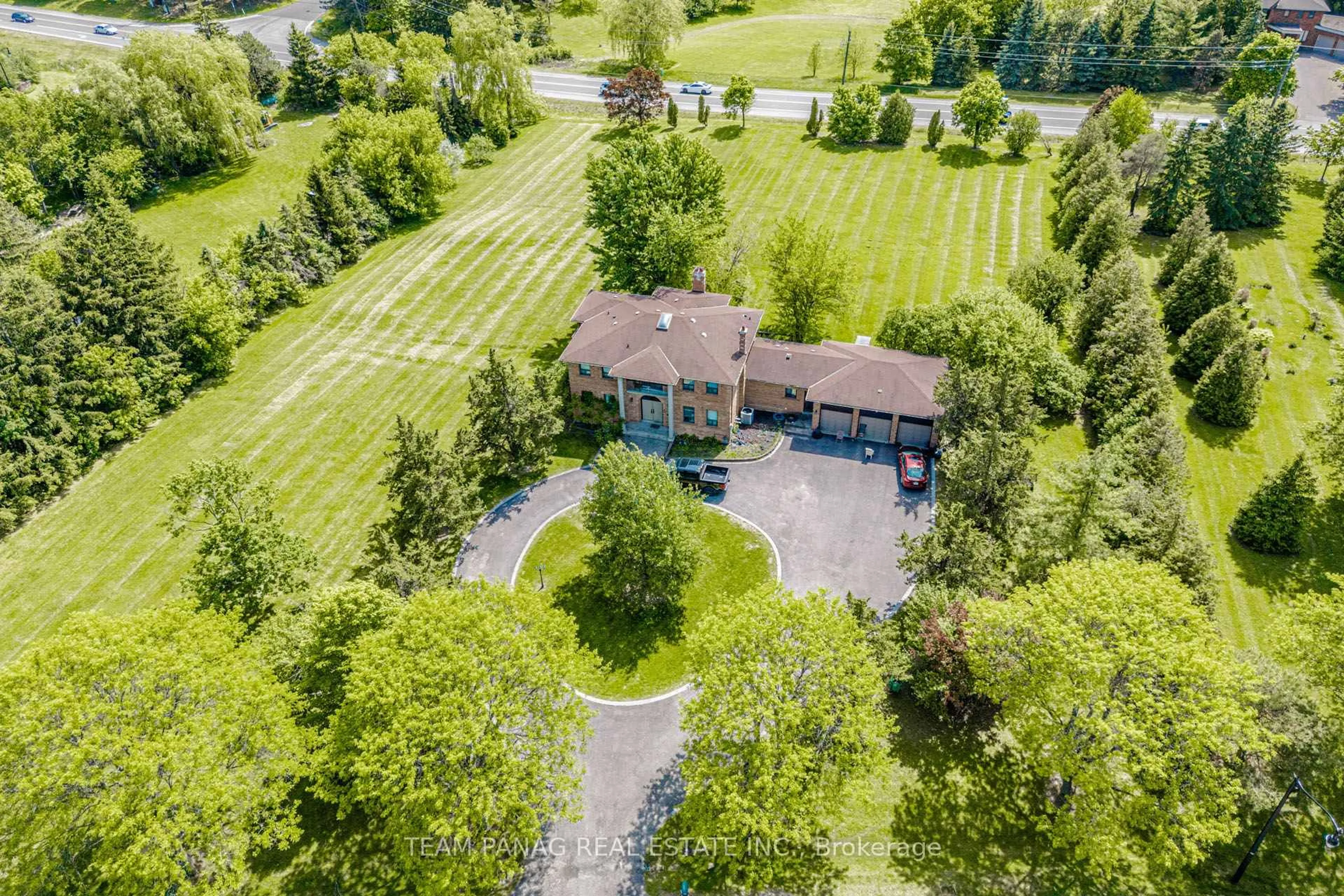 A pic from outside/outdoor area/front of a property/back of a property/a pic from drone, street for 4 Forestbrook Crt, Brampton Ontario L6P 0P1