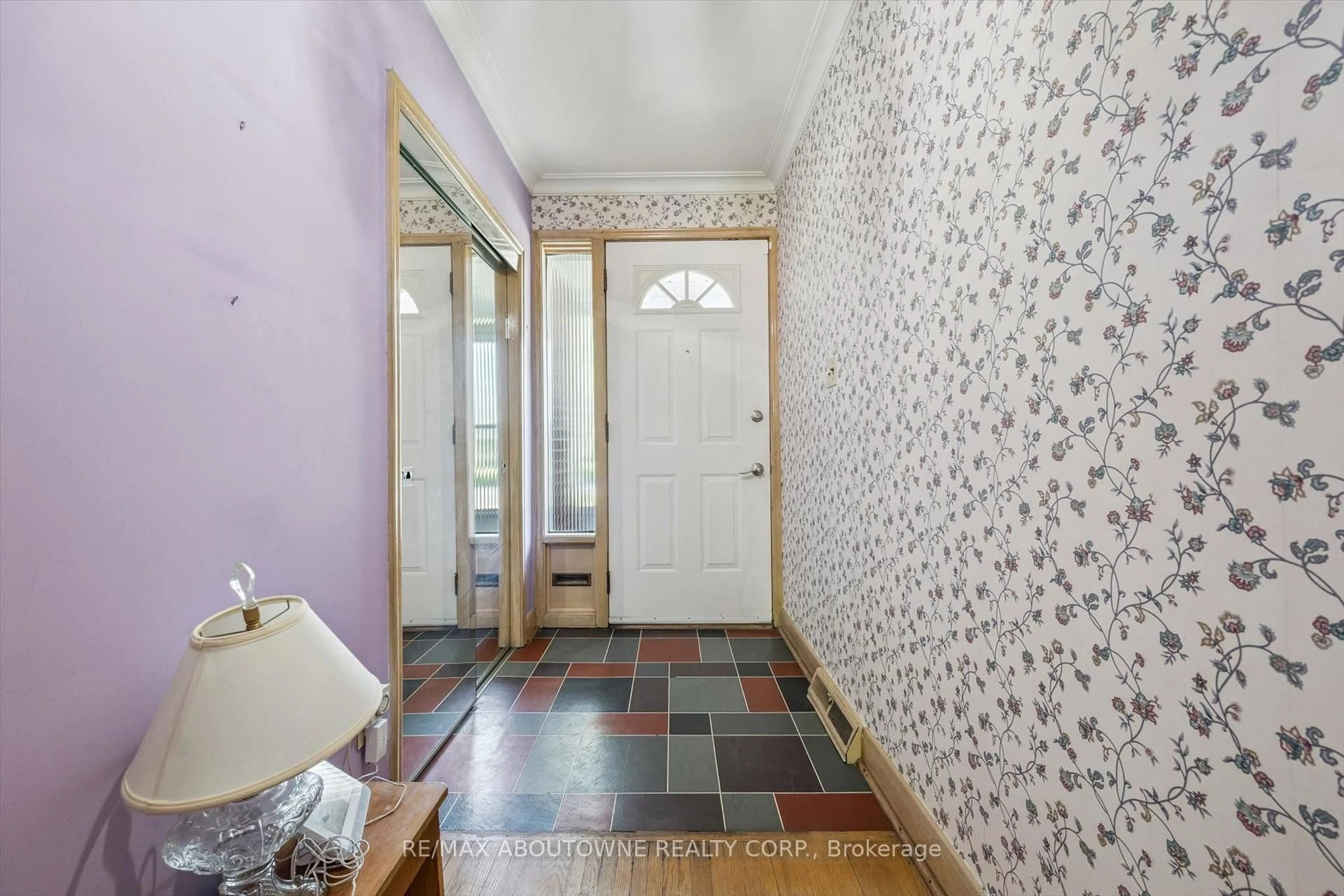 Indoor entryway for 108 Princess Margaret Blvd, Toronto Ontario M9B 2Z3