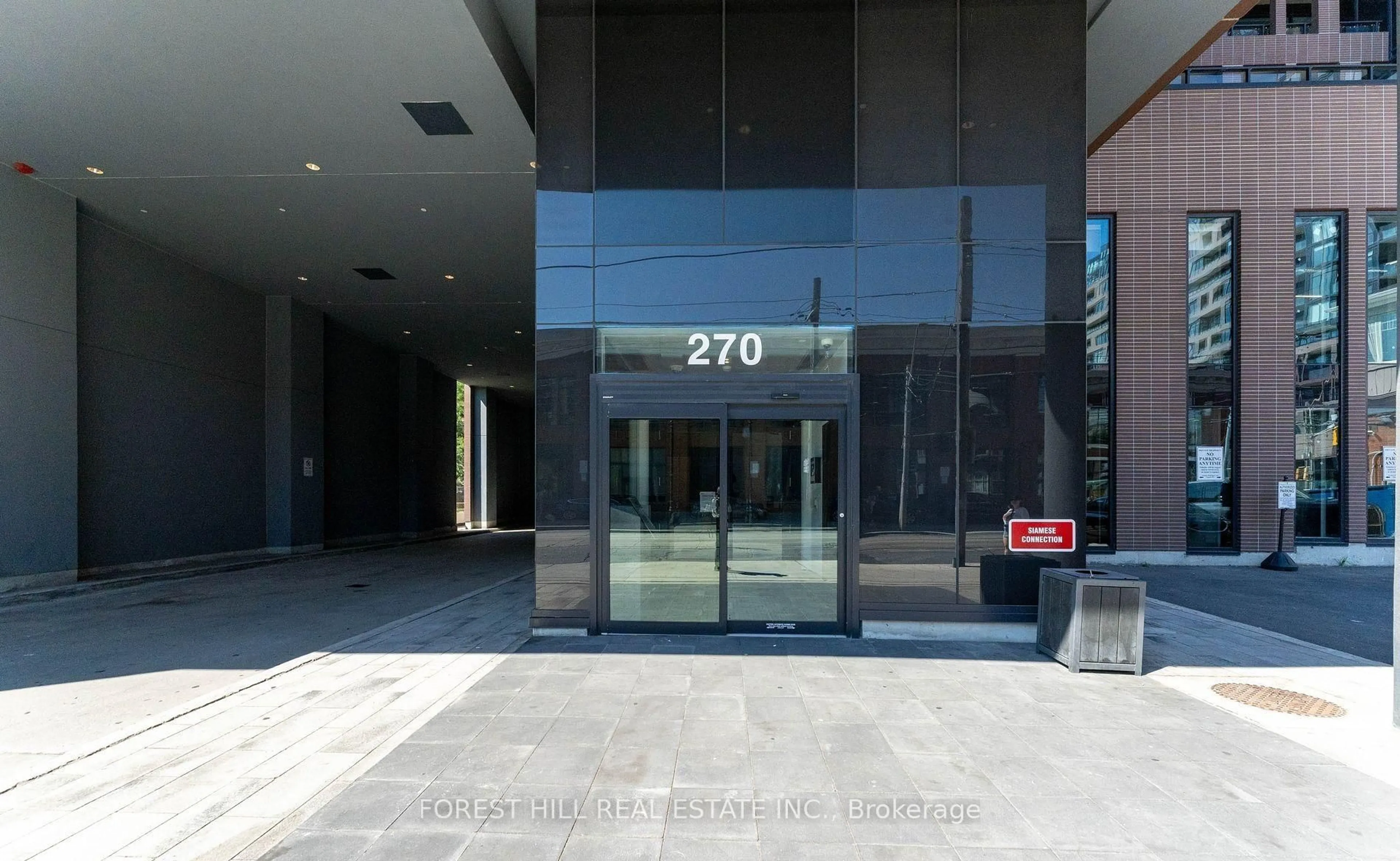 Indoor foyer for 270 dufferin St #418, Toronto Ontario M6C 1A7