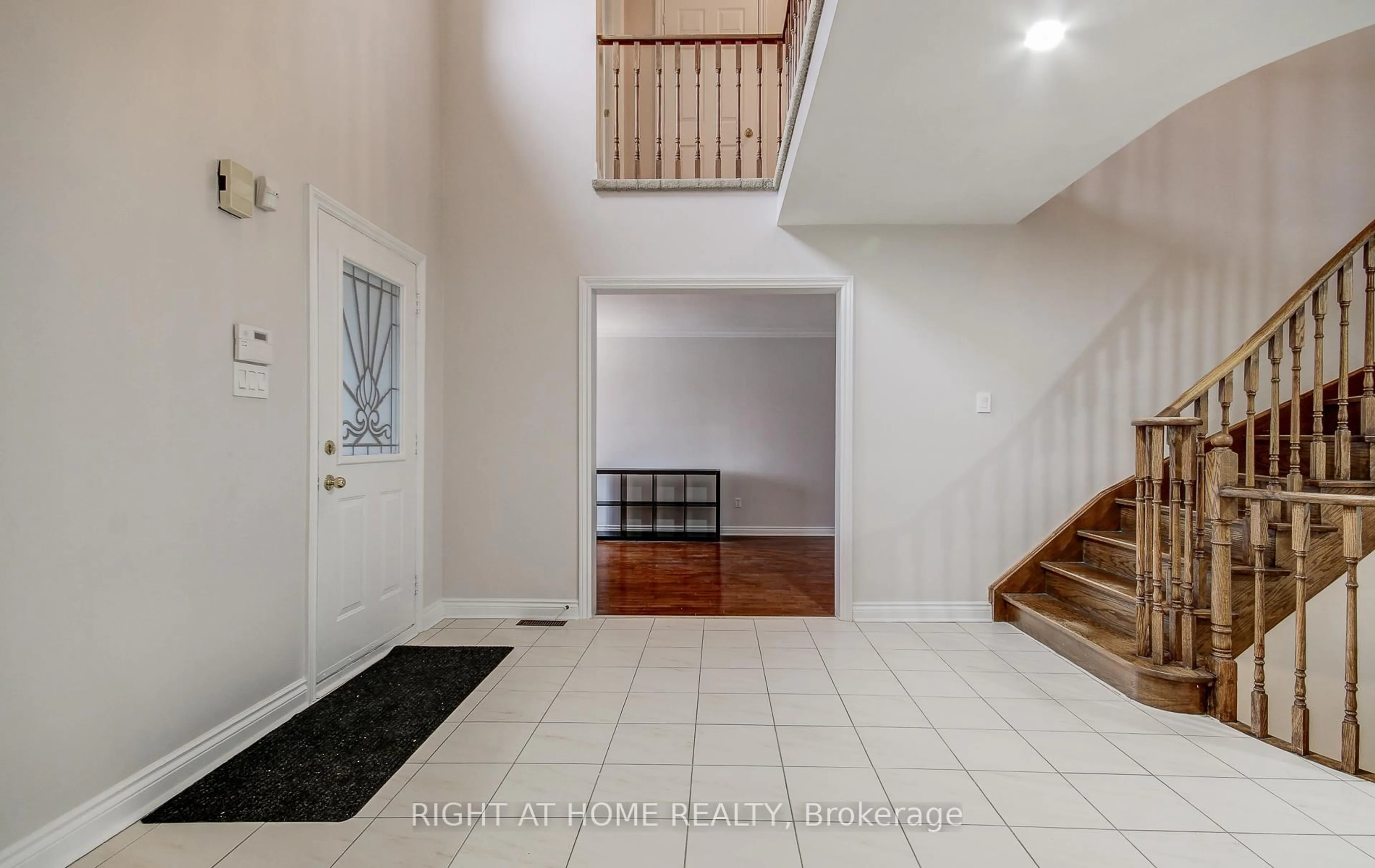 Unknown for 560 Chagall Crt, Mississauga Ontario L5R 3A8