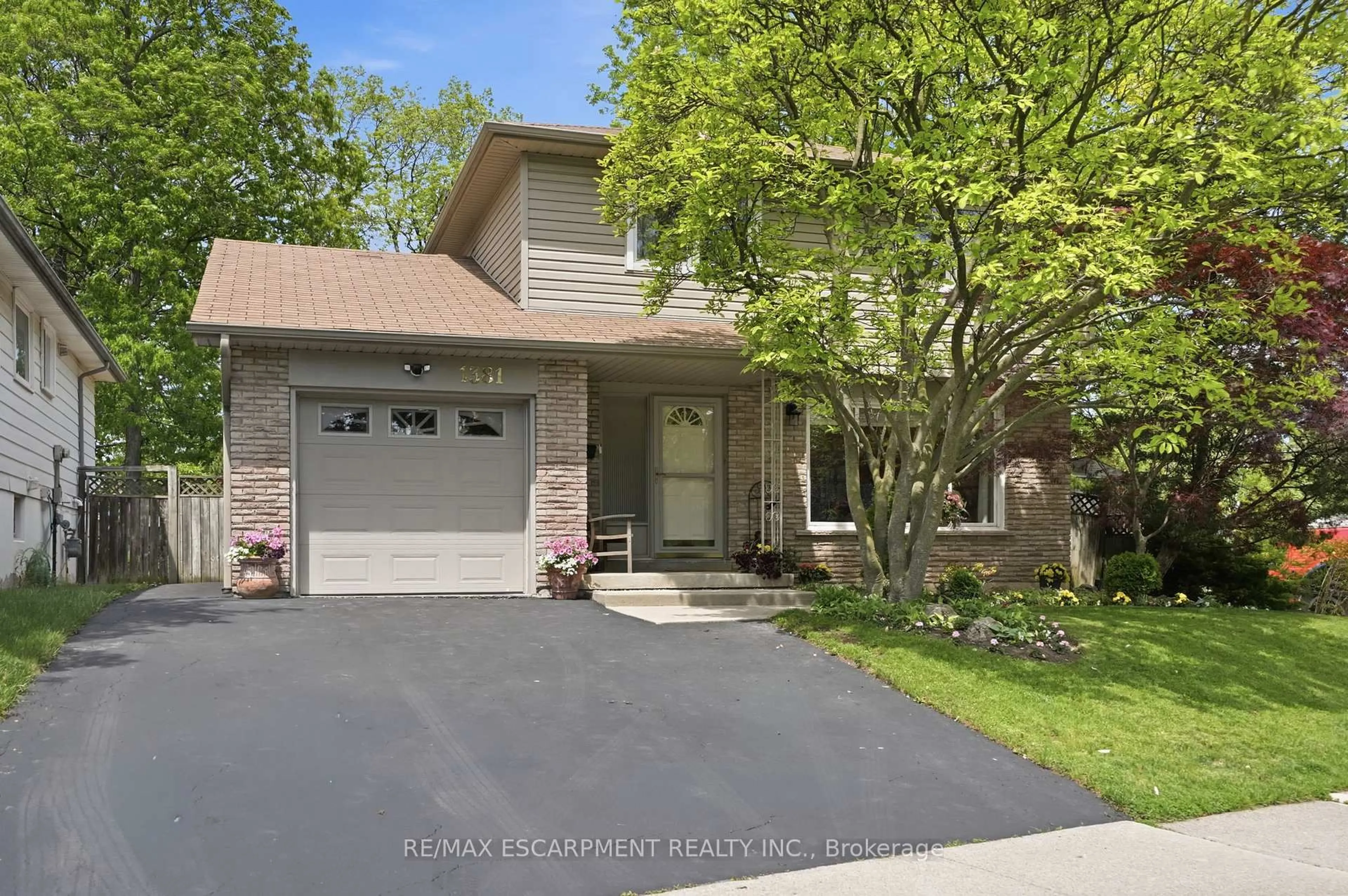 Unknown for 1381 MAJESTIC Dr, Burlington Ontario L7M 1G5